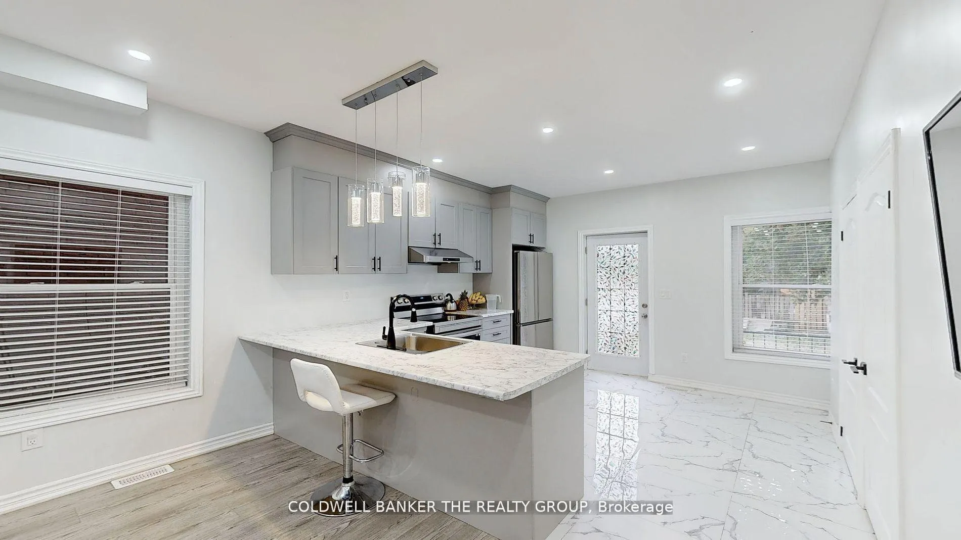 Photo 8 of 194 Simcoe Street E, Hamilton, North End — HOMEH