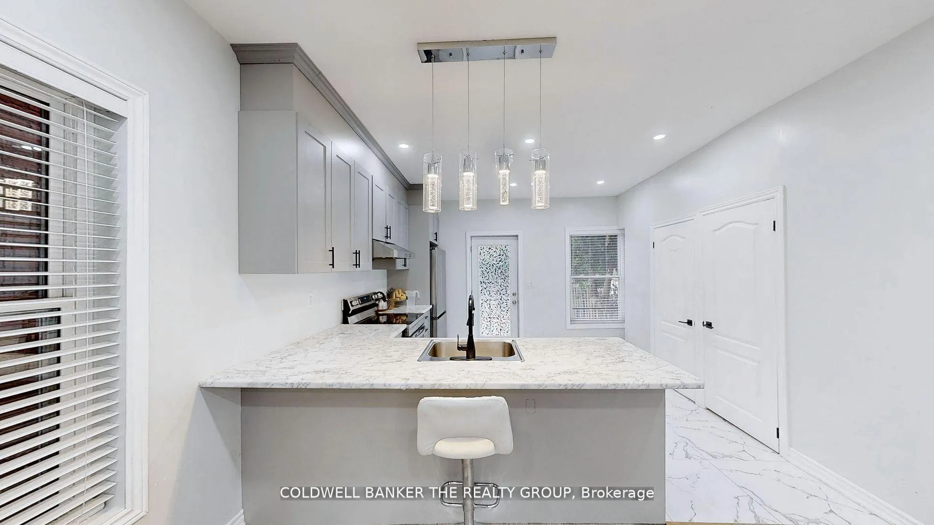 Photo 9 of 194 Simcoe Street E, Hamilton, North End — HOMEH