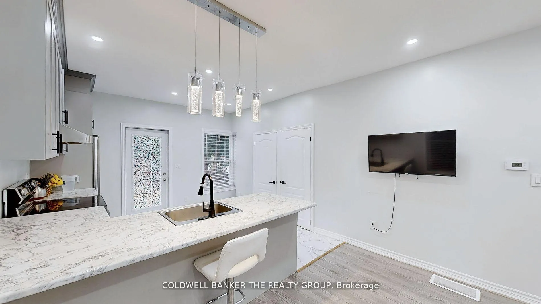Photo 10 of 194 Simcoe Street E, Hamilton, North End — HOMEH