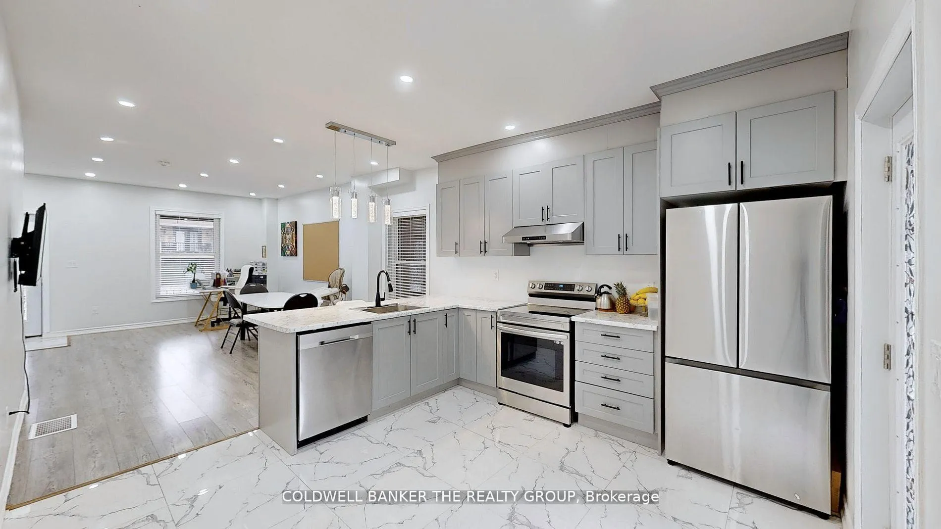 Photo 11 of 194 Simcoe Street E, Hamilton, North End — HOMEH