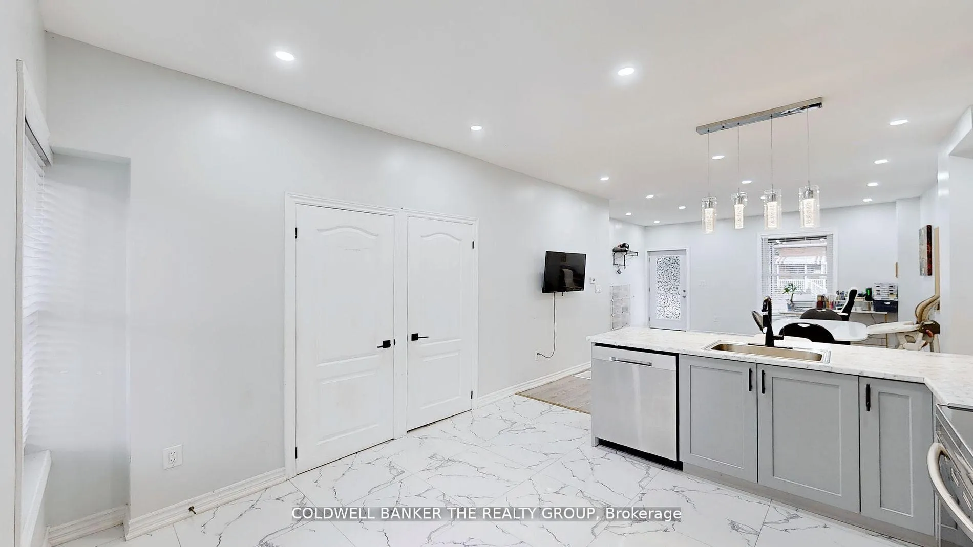 Photo 14 of 194 Simcoe Street E, Hamilton, North End — HOMEH