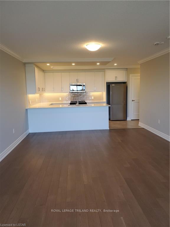 Photo 4 of Unit 802, 460 Callaway Road E, London, North R — HOMEH