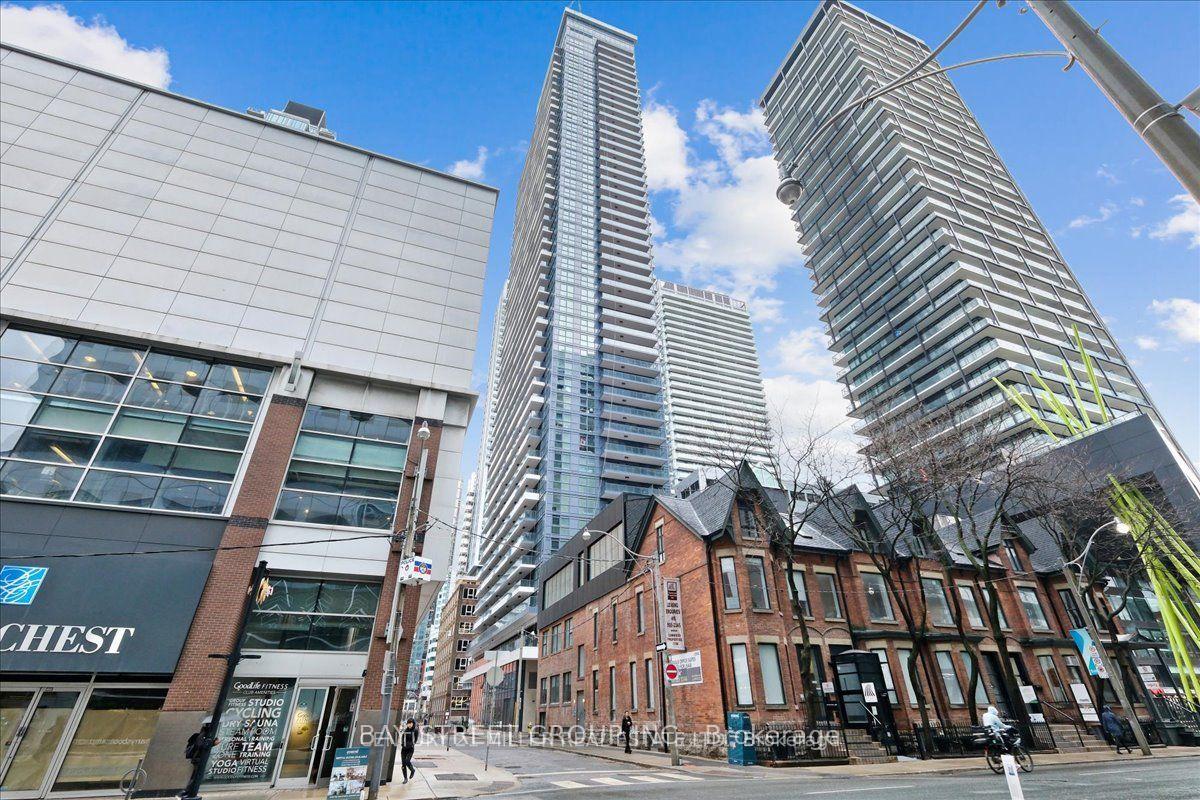 Front of Unit 2702, 38 Widmer Street
