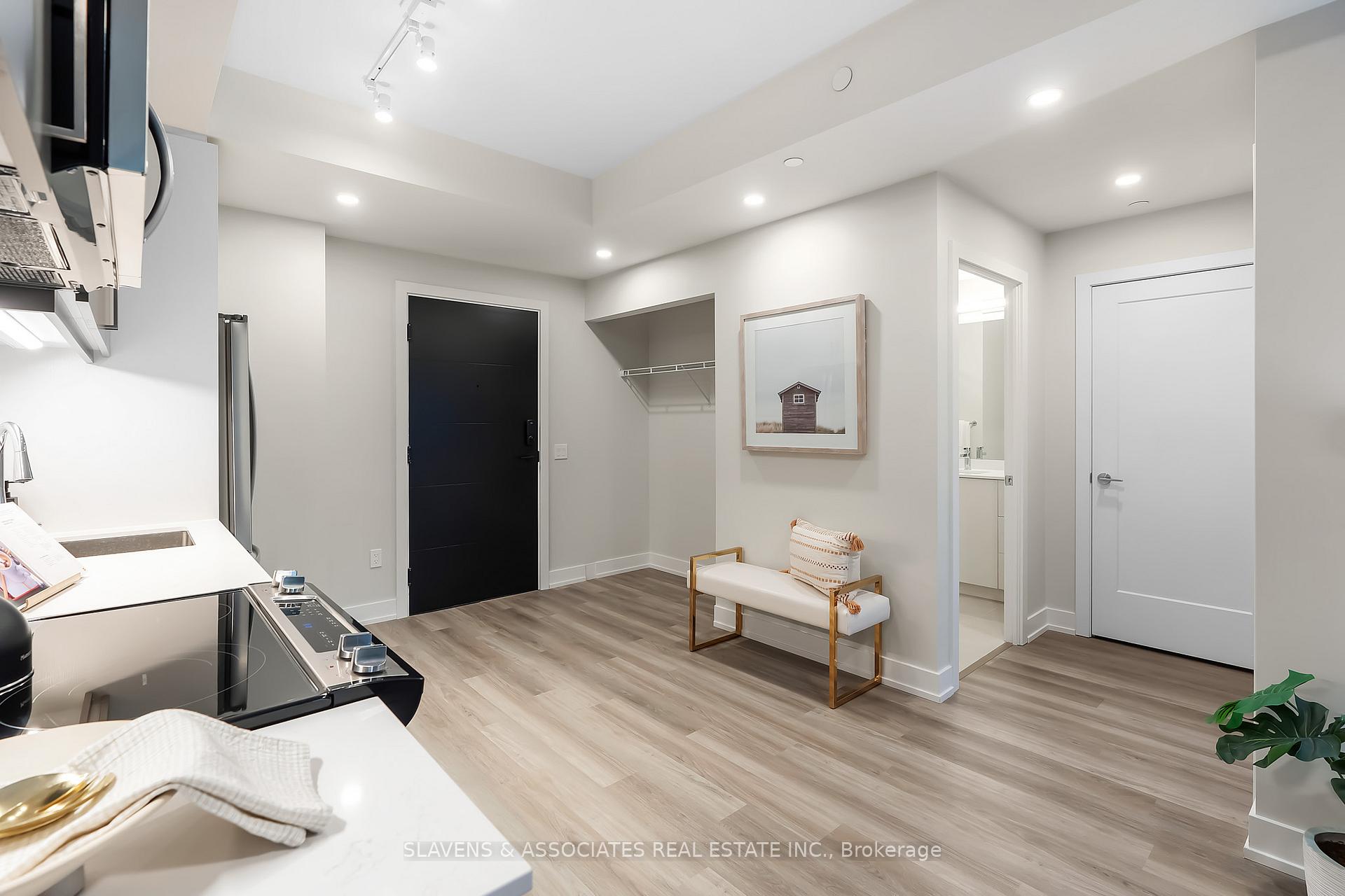 Photo 6 of Unit 817, 41 Johnson Street, Barrie, North Shore — HOMEH