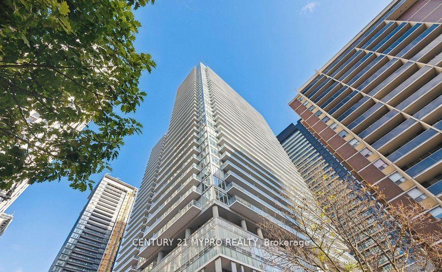 Front of Unit 1713, 195 Redpath Avenue N