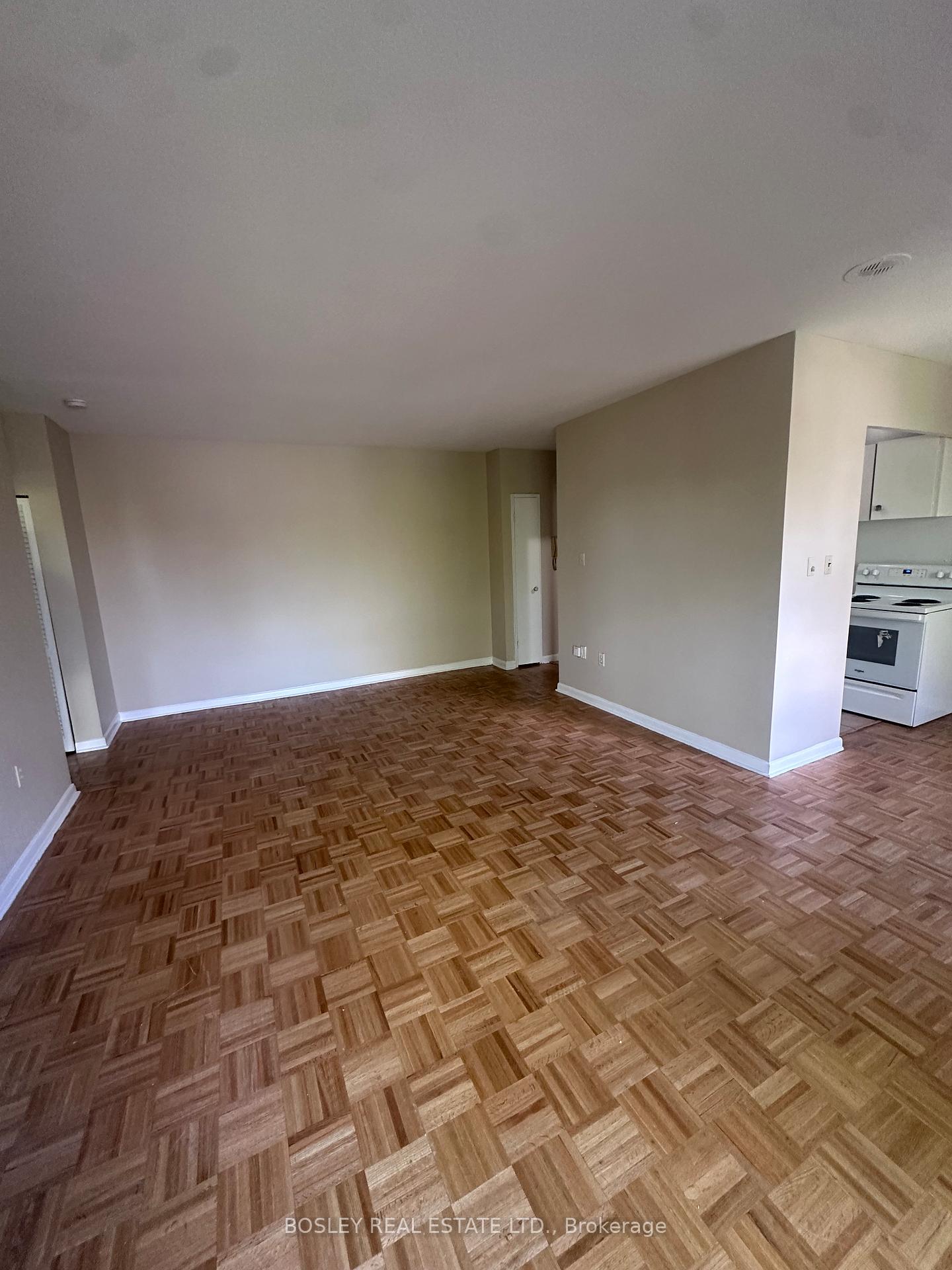 Photo 2 of Unit 601, 972 Eglinton Avenue E, Toronto, Leaside — HOMEH