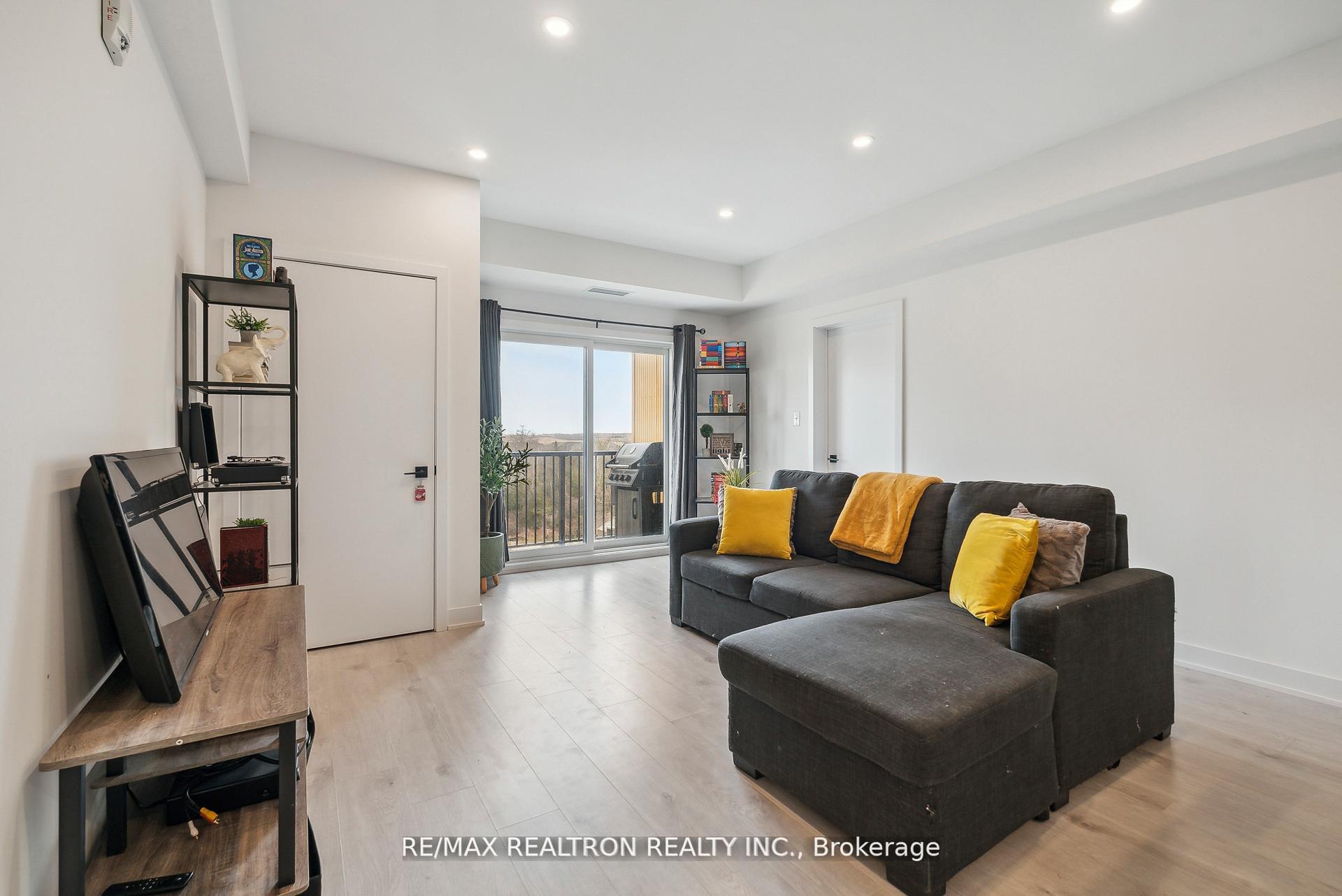 Photo 10 of Unit 307, 8 Culinary Lane, Barrie, Rural Barrie Southeast — HOMEH