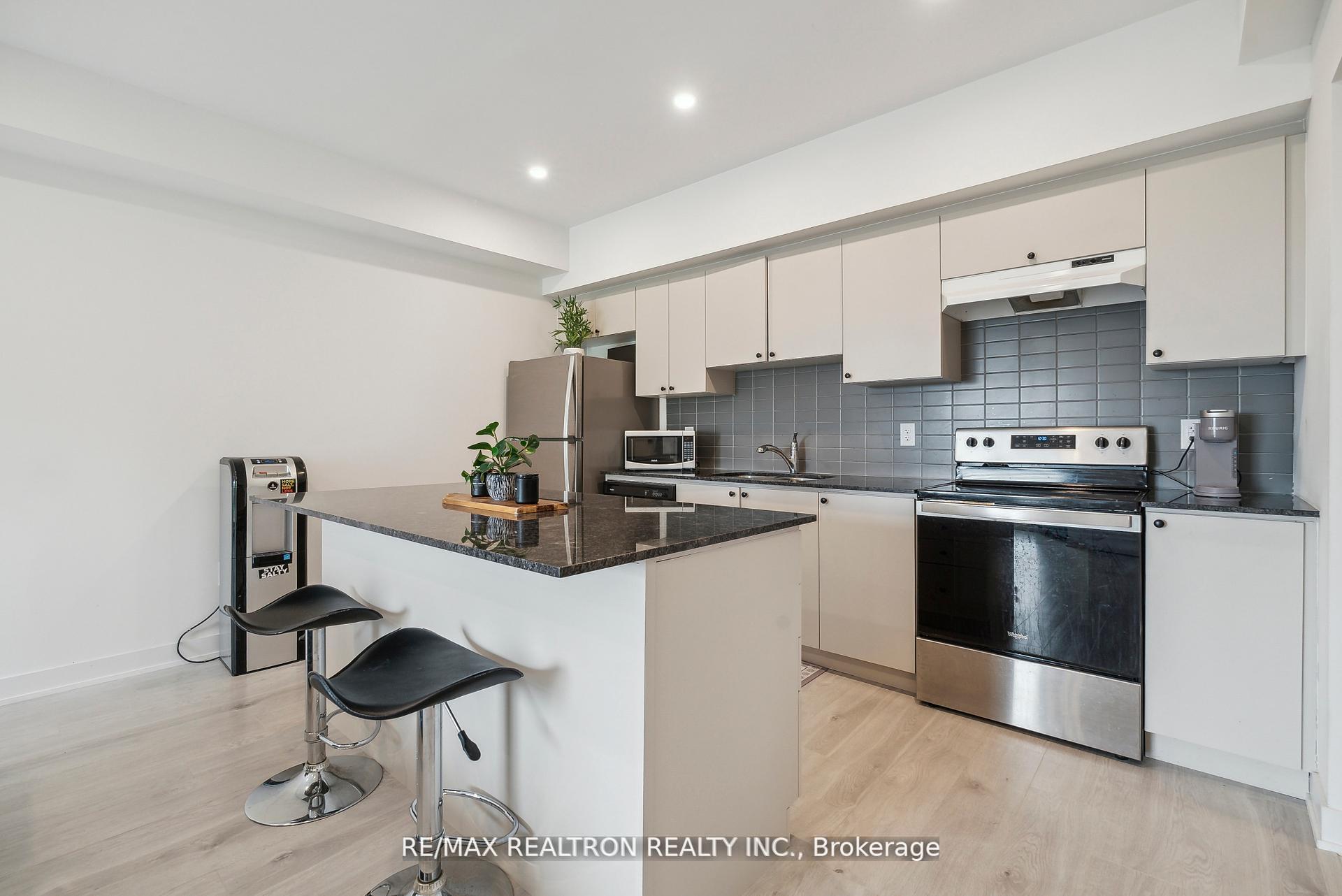Photo 15 of Unit 307, 8 Culinary Lane, Barrie, Rural Barrie Southeast — HOMEH