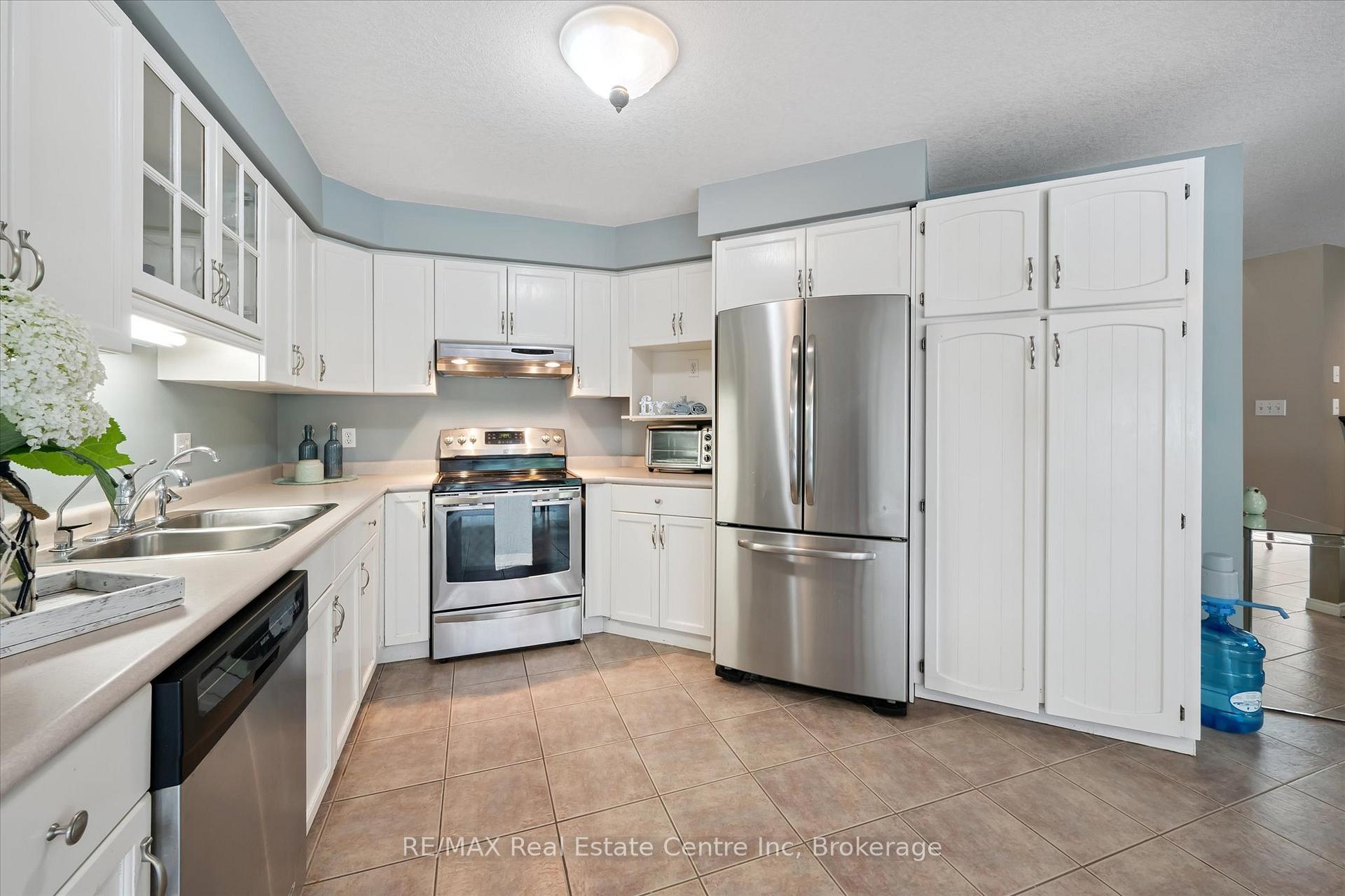 Photo 8 of 51 Marsh Crescent, Guelph, Pineridge/Westminster Woods — HOMEH