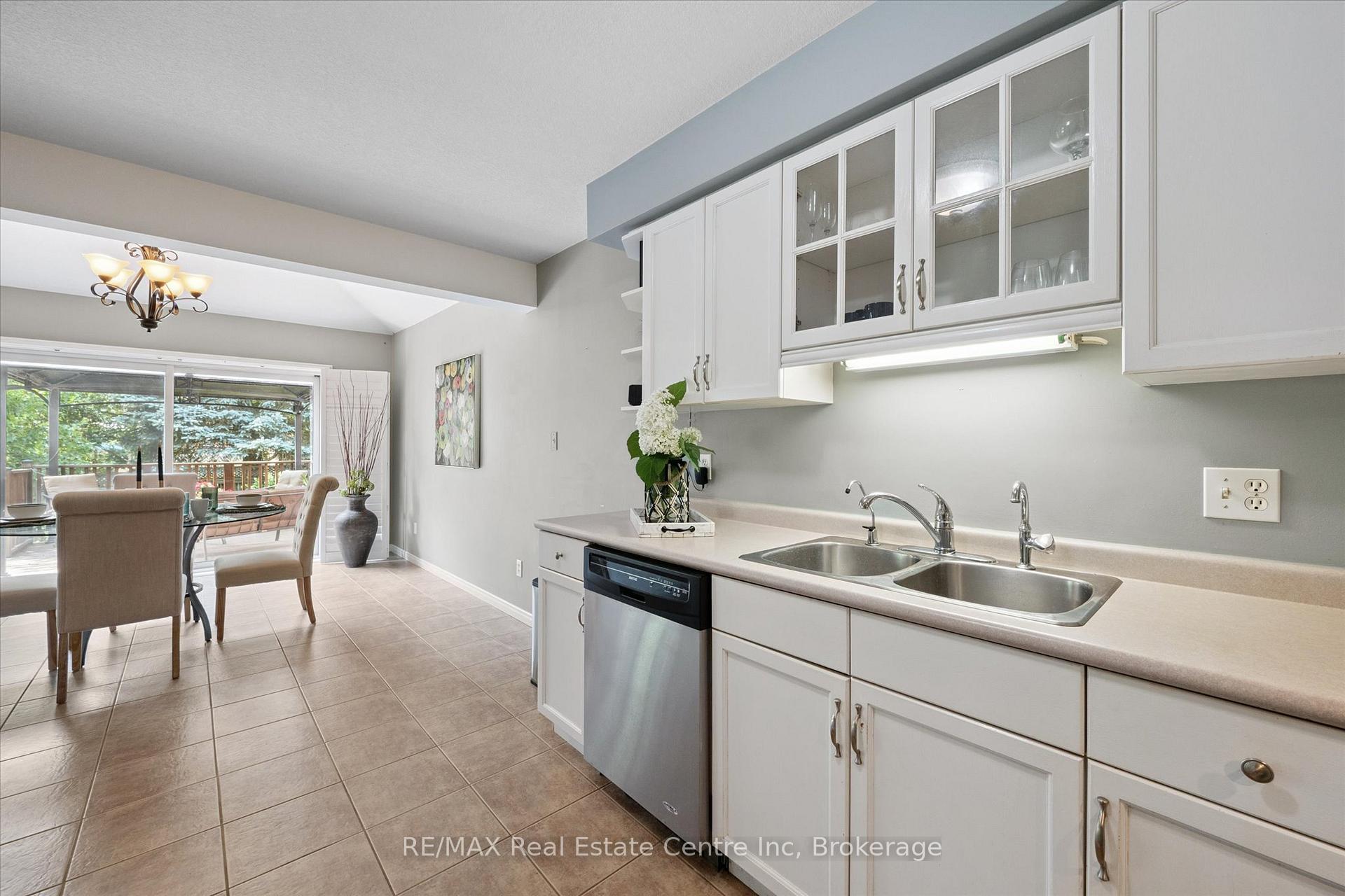 Photo 9 of 51 Marsh Crescent, Guelph, Pineridge/Westminster Woods — HOMEH