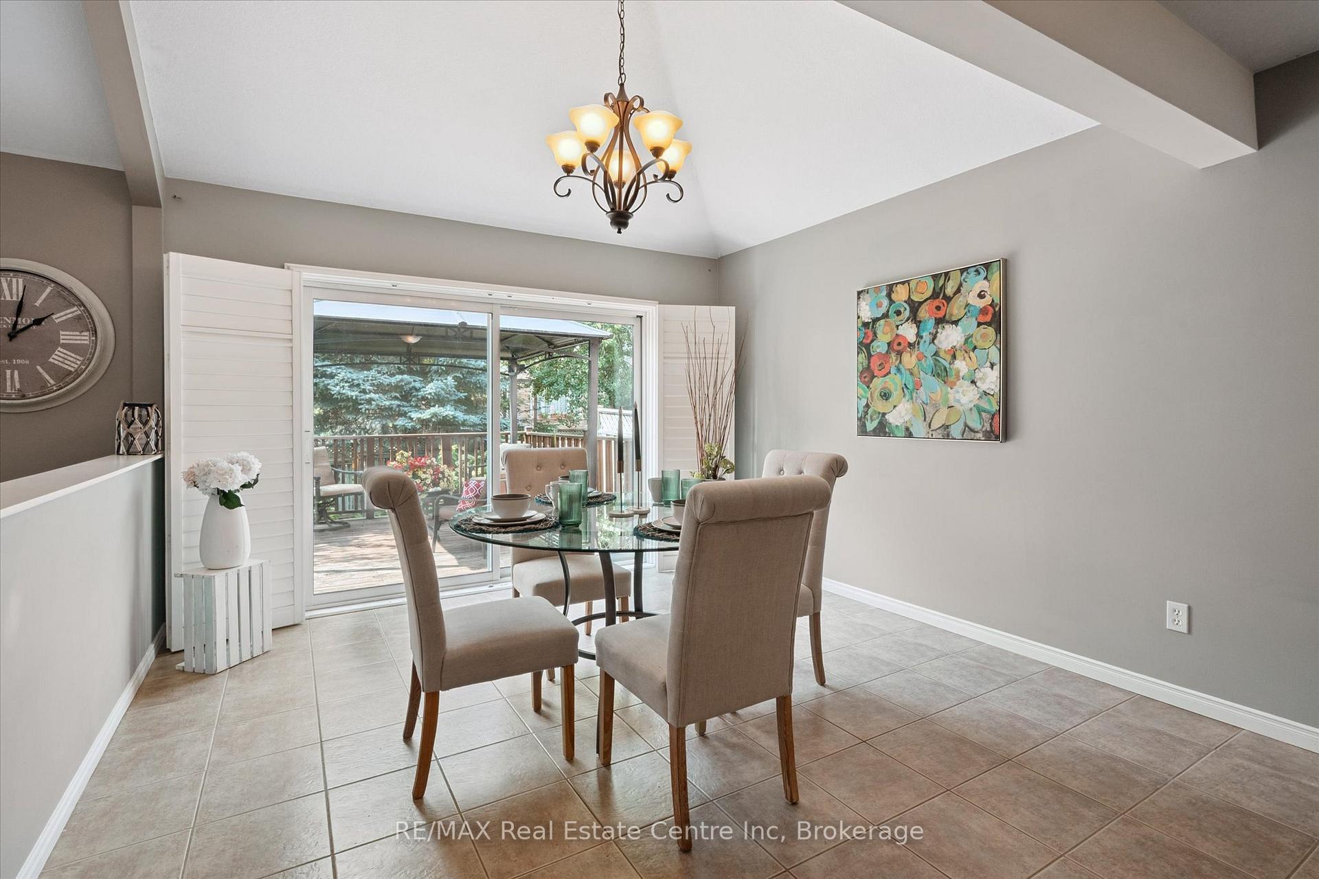Photo 10 of 51 Marsh Crescent, Guelph, Pineridge/Westminster Woods — HOMEH