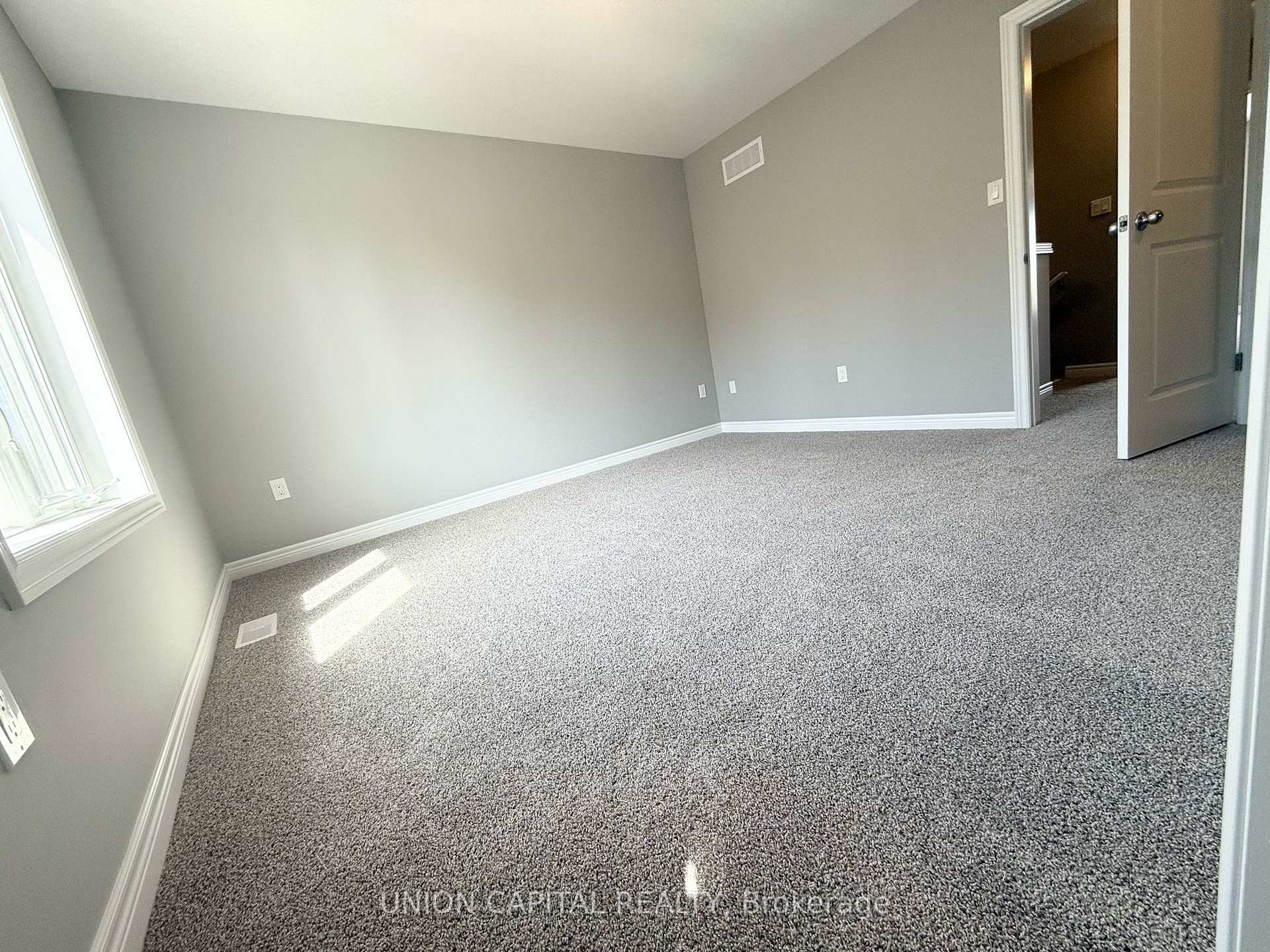 Photo 12 of 61 Arabella Drive, Guelph, Kortright East — HOMEH