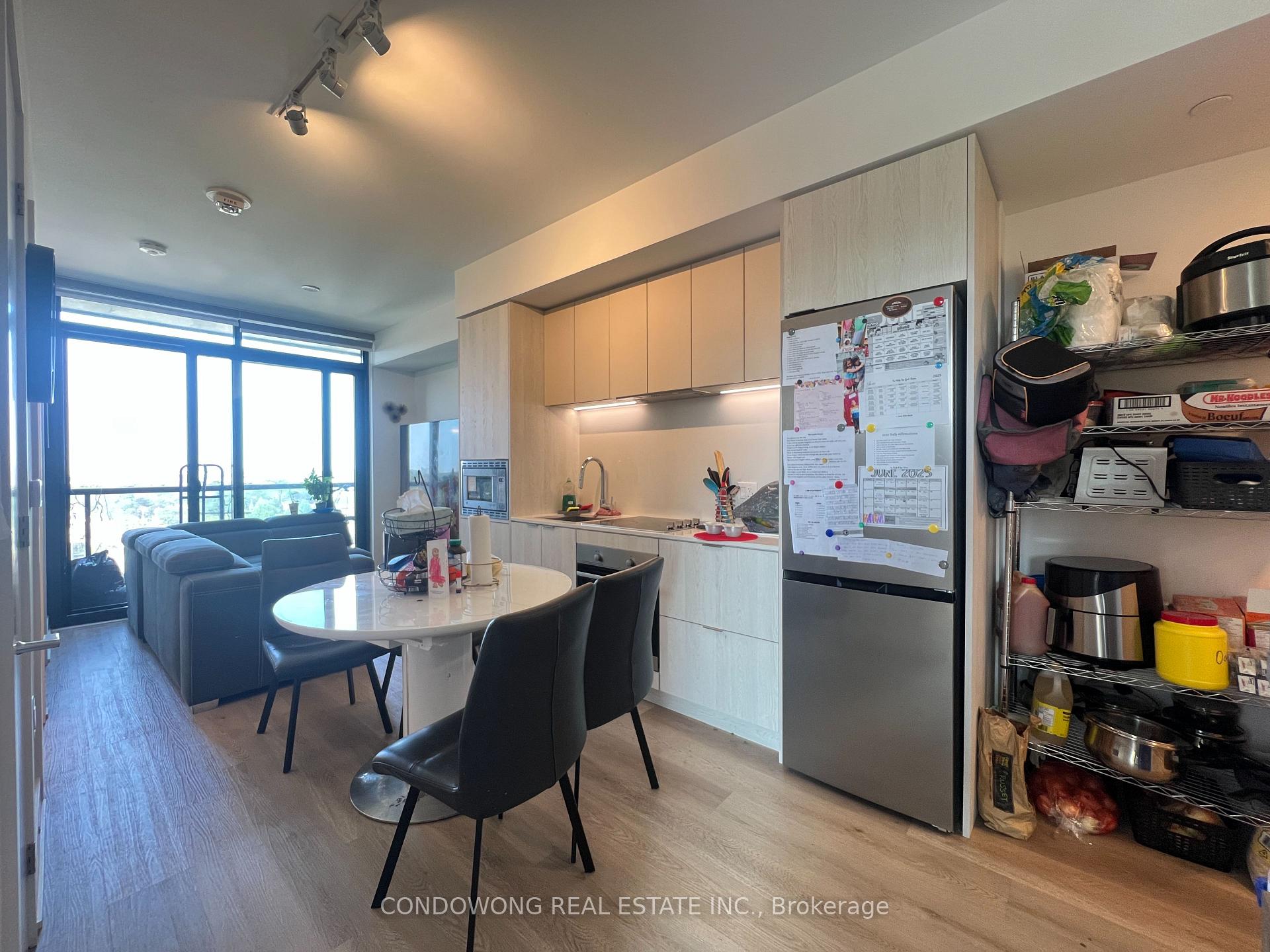 Front of Unit 1404, 86 Dundas Street E