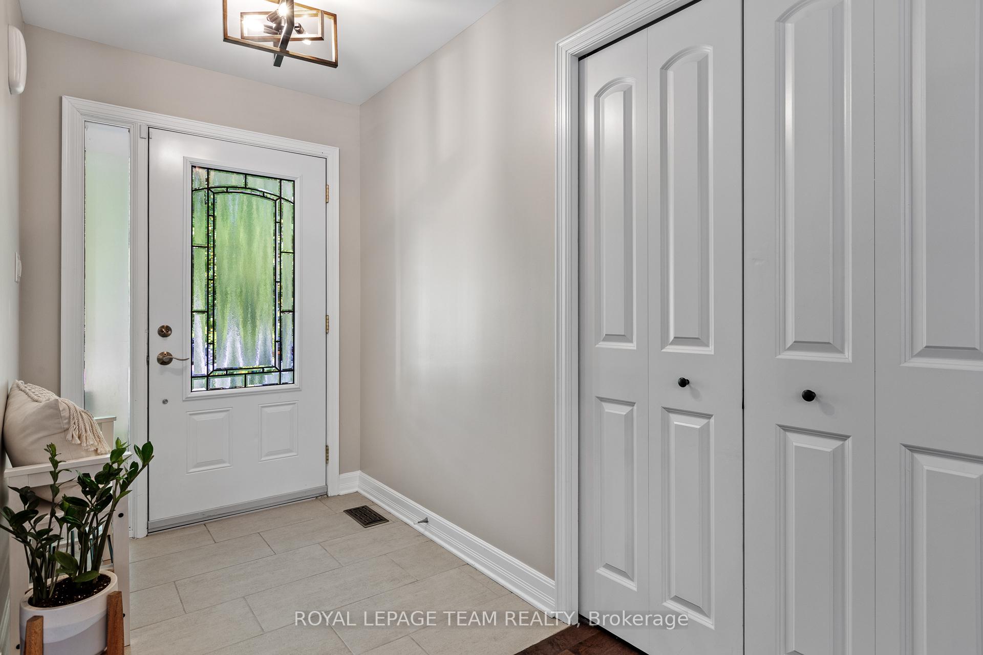 Photo 3 of 3301 Wild Cherry Drive, Ottawa, Osgoode — HOMEH