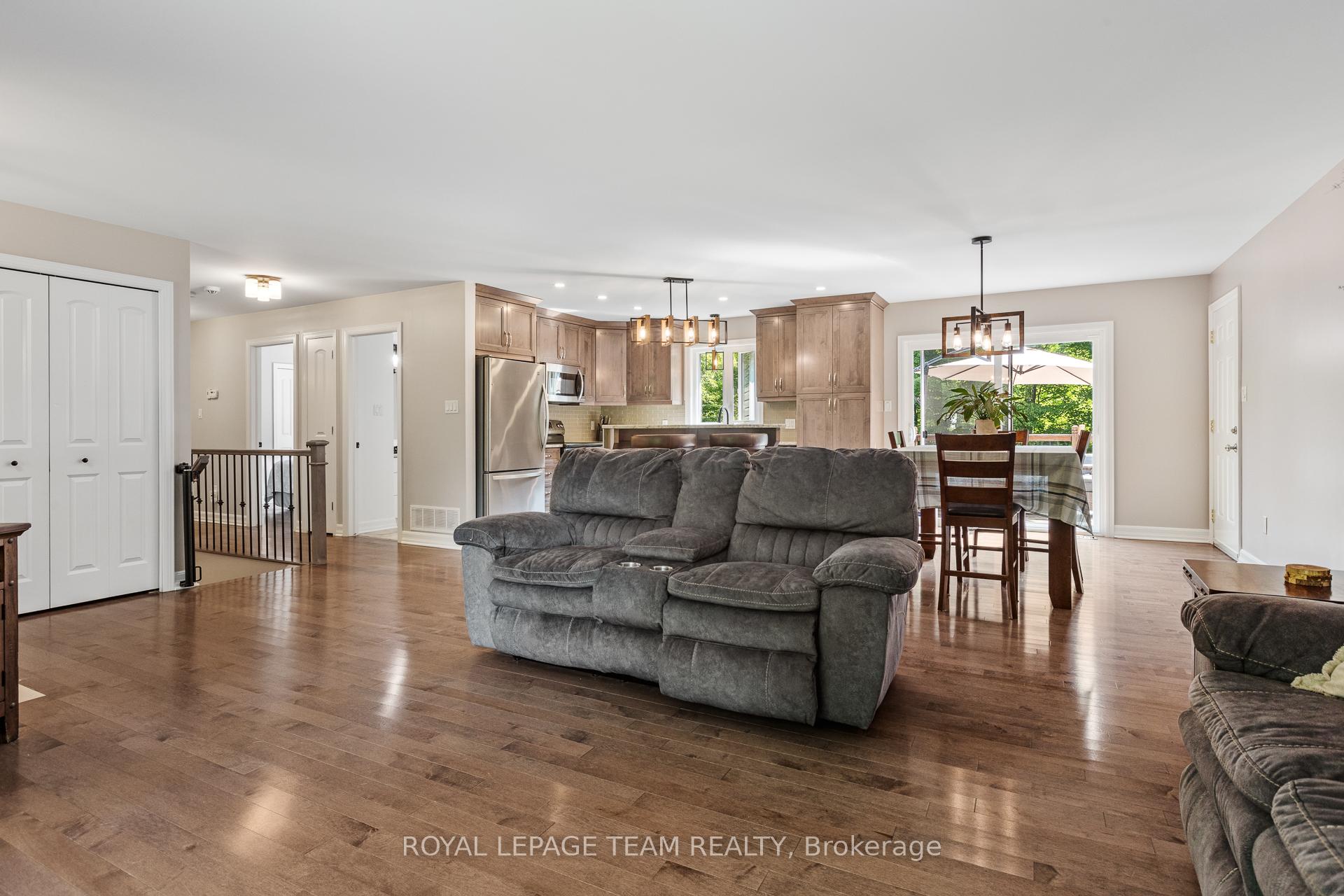 Photo 6 of 3301 Wild Cherry Drive, Ottawa, Osgoode — HOMEH