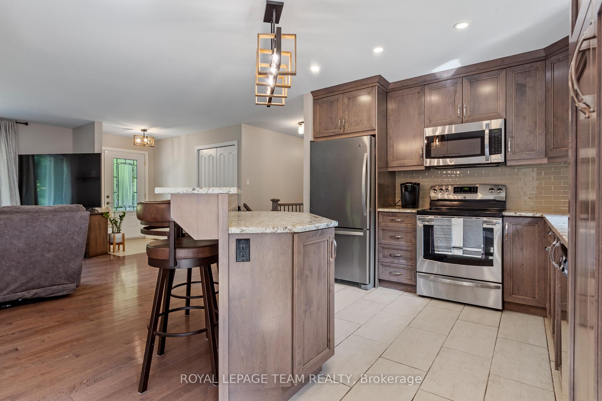Photo 10 of 3301 Wild Cherry Drive, Ottawa, Osgoode — HOMEH