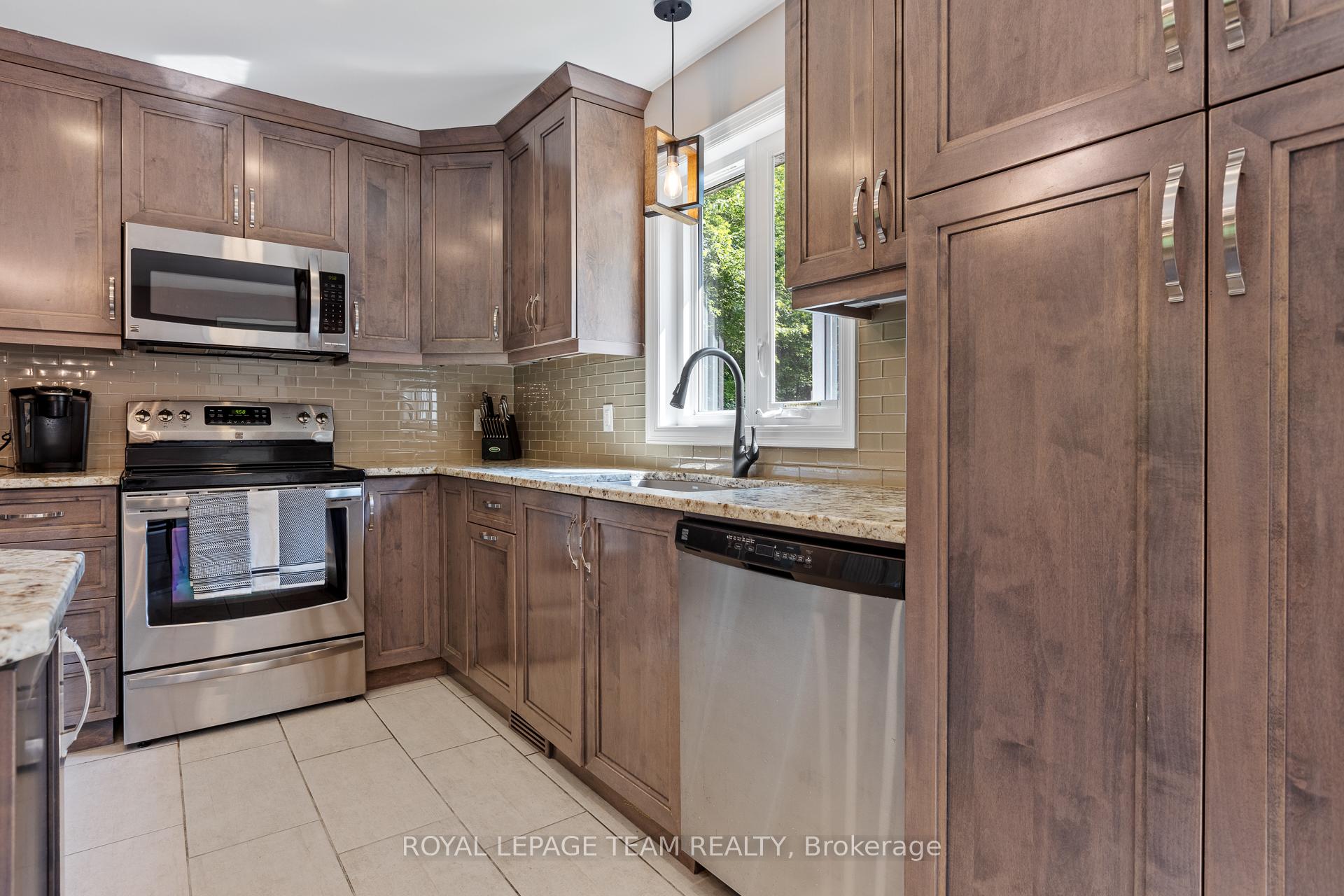 Photo 12 of 3301 Wild Cherry Drive, Ottawa, Osgoode — HOMEH