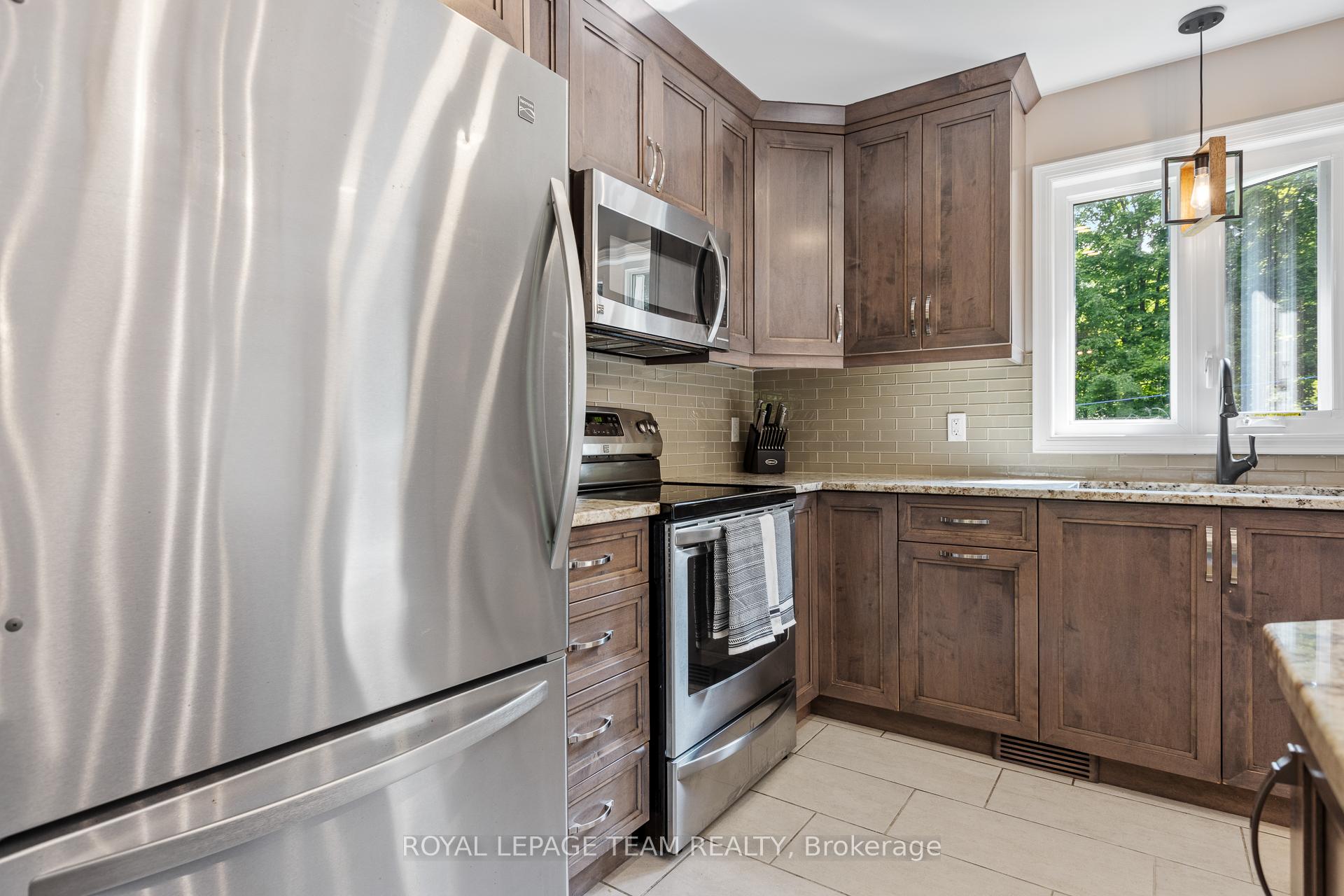 Photo 13 of 3301 Wild Cherry Drive, Ottawa, Osgoode — HOMEH