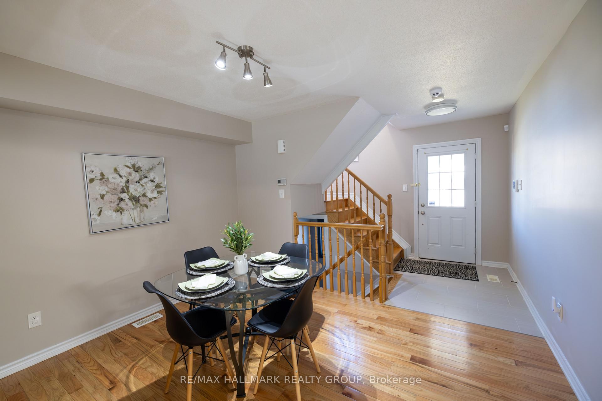 Photo 5 of 3224 Foxhound Way, Ottawa, Barrhaven - Half Moon Bay — HOMEH
