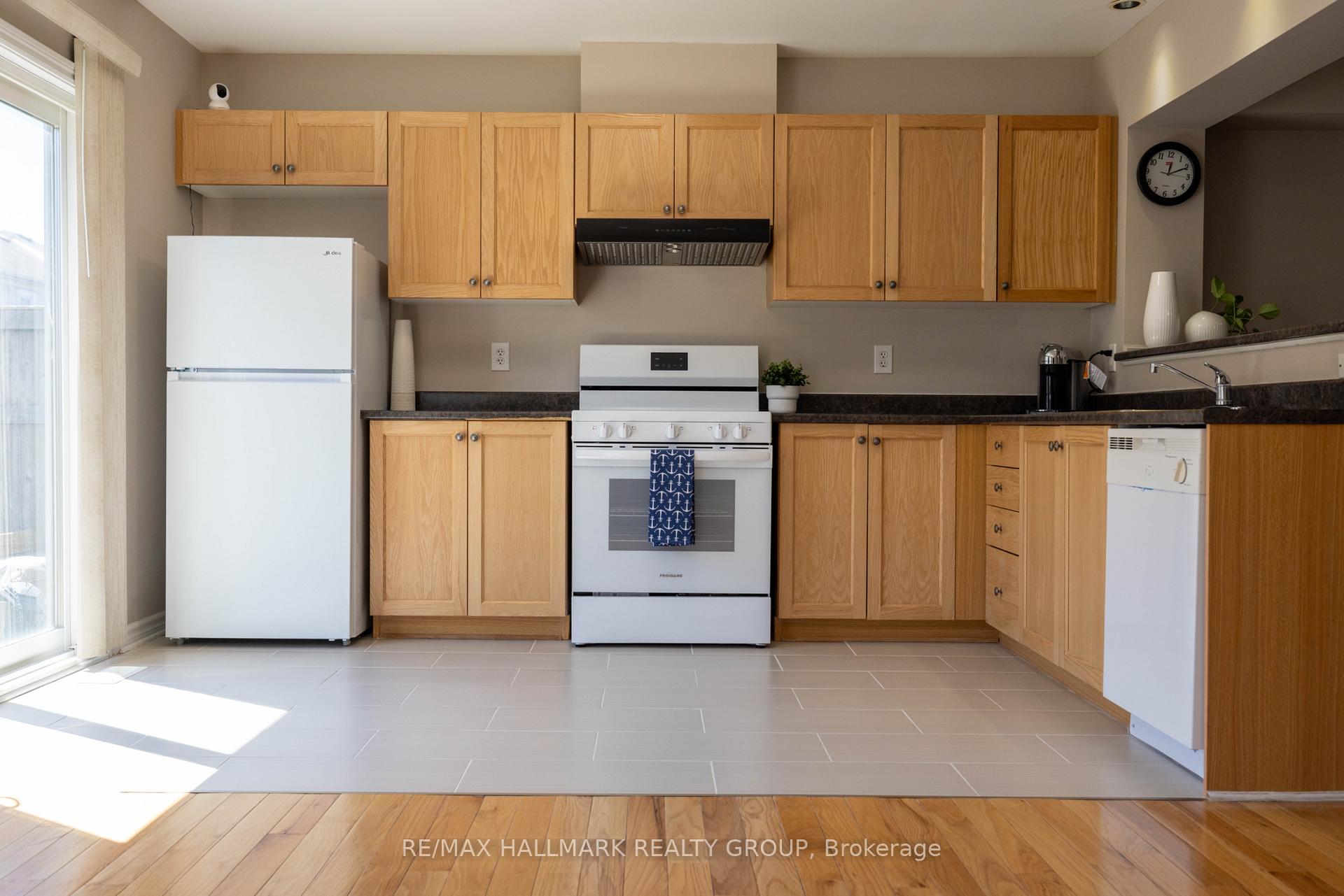 Photo 8 of 3224 Foxhound Way, Ottawa, Barrhaven - Half Moon Bay — HOMEH