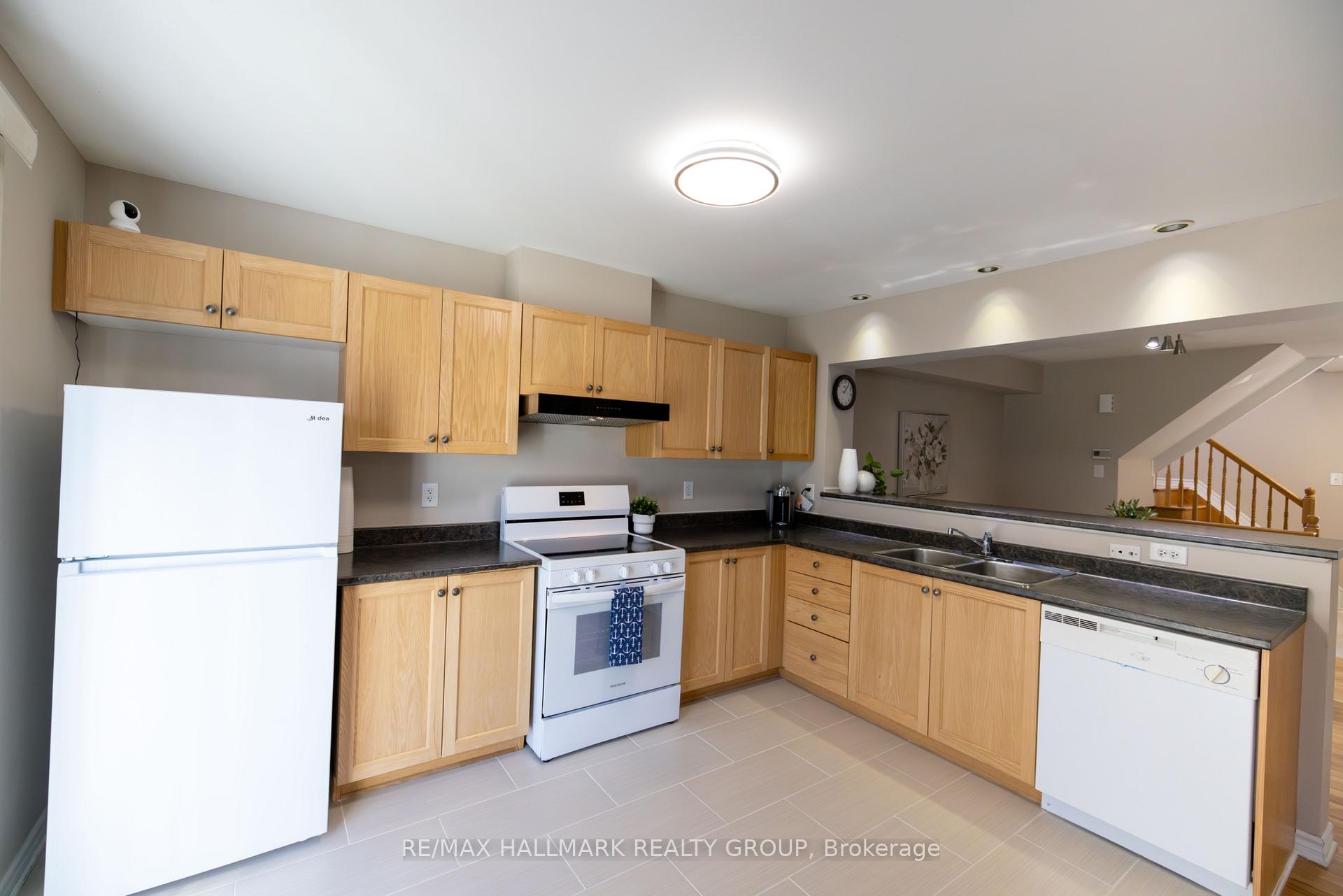 Photo 9 of 3224 Foxhound Way, Ottawa, Barrhaven - Half Moon Bay — HOMEH