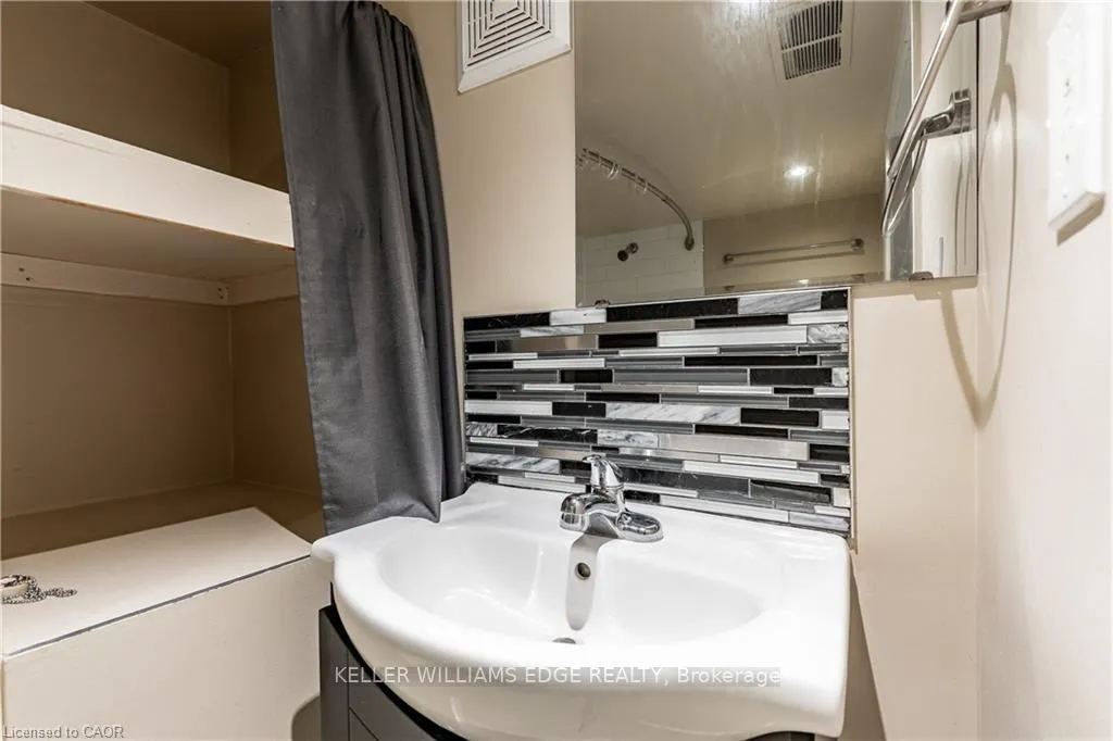 Photo 9 of Unit B, 9 Blythe Street, Hamilton, Stinson — HOMEH