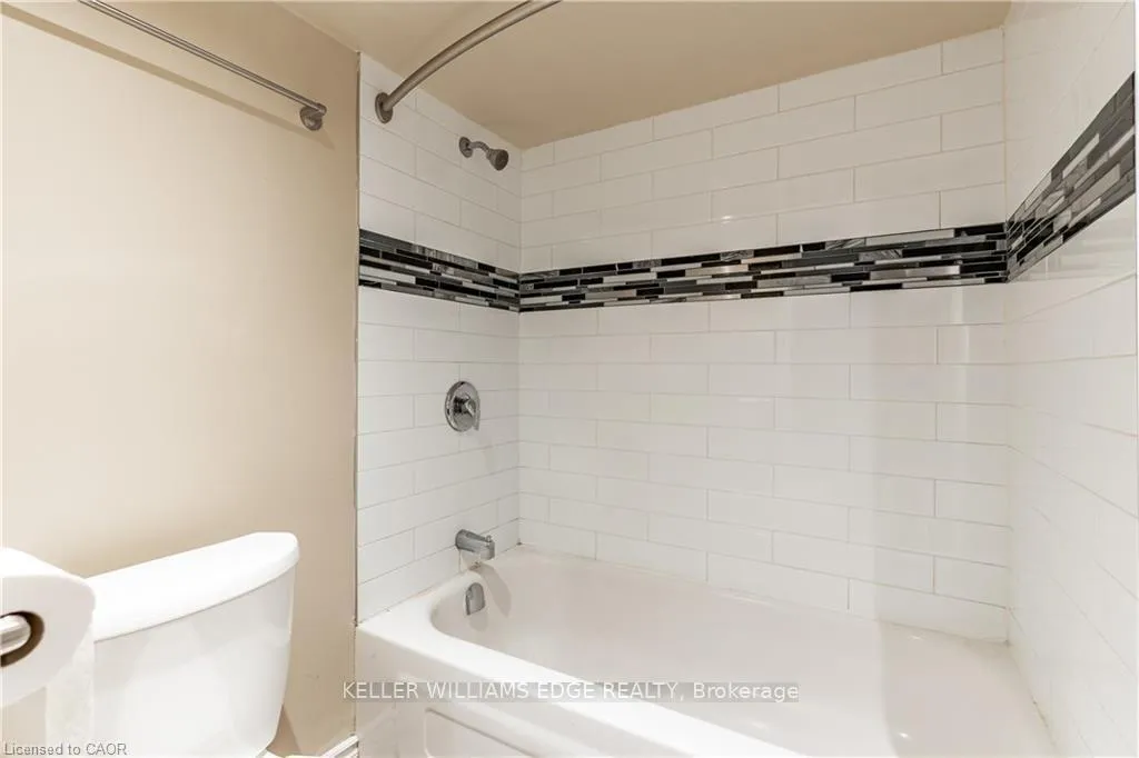 Photo 10 of Unit B, 9 Blythe Street, Hamilton, Stinson — HOMEH