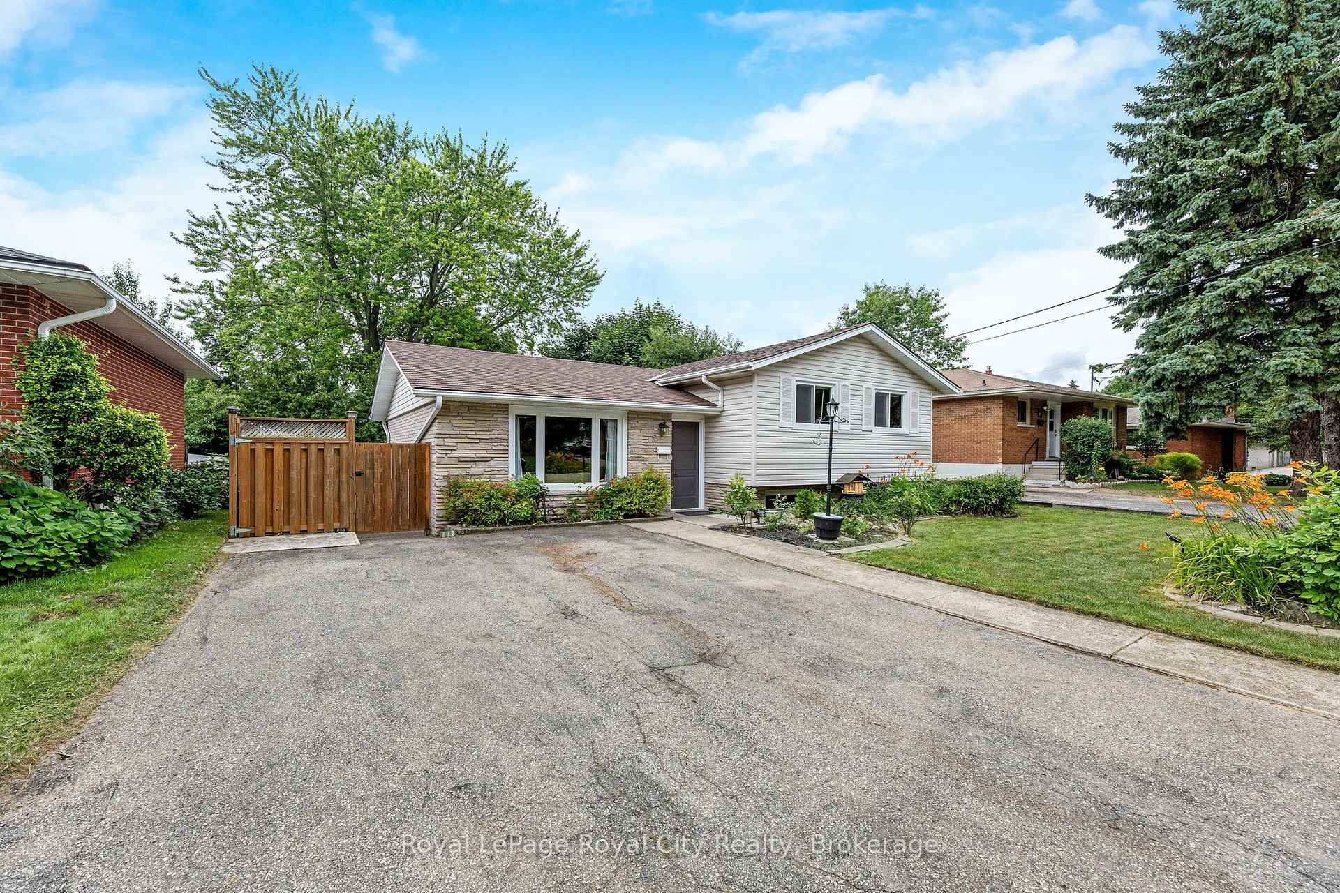 Photo 2 of 38 Algoma Drive, Guelph, Victoria North — HOMEH