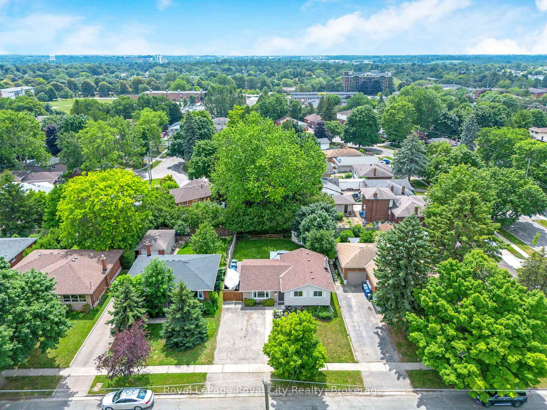 Photo 3 of 38 Algoma Drive, Guelph, Victoria North — HOMEH