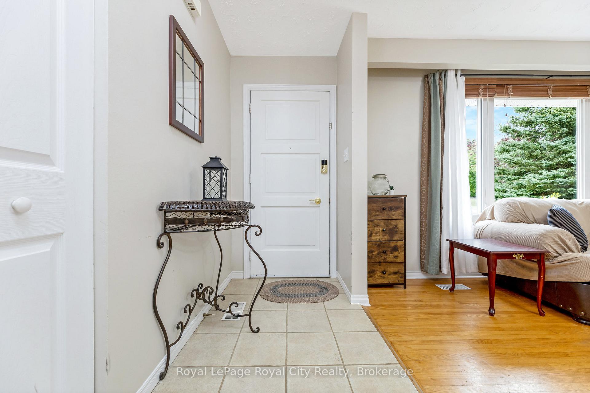 Photo 8 of 38 Algoma Drive, Guelph, Victoria North — HOMEH