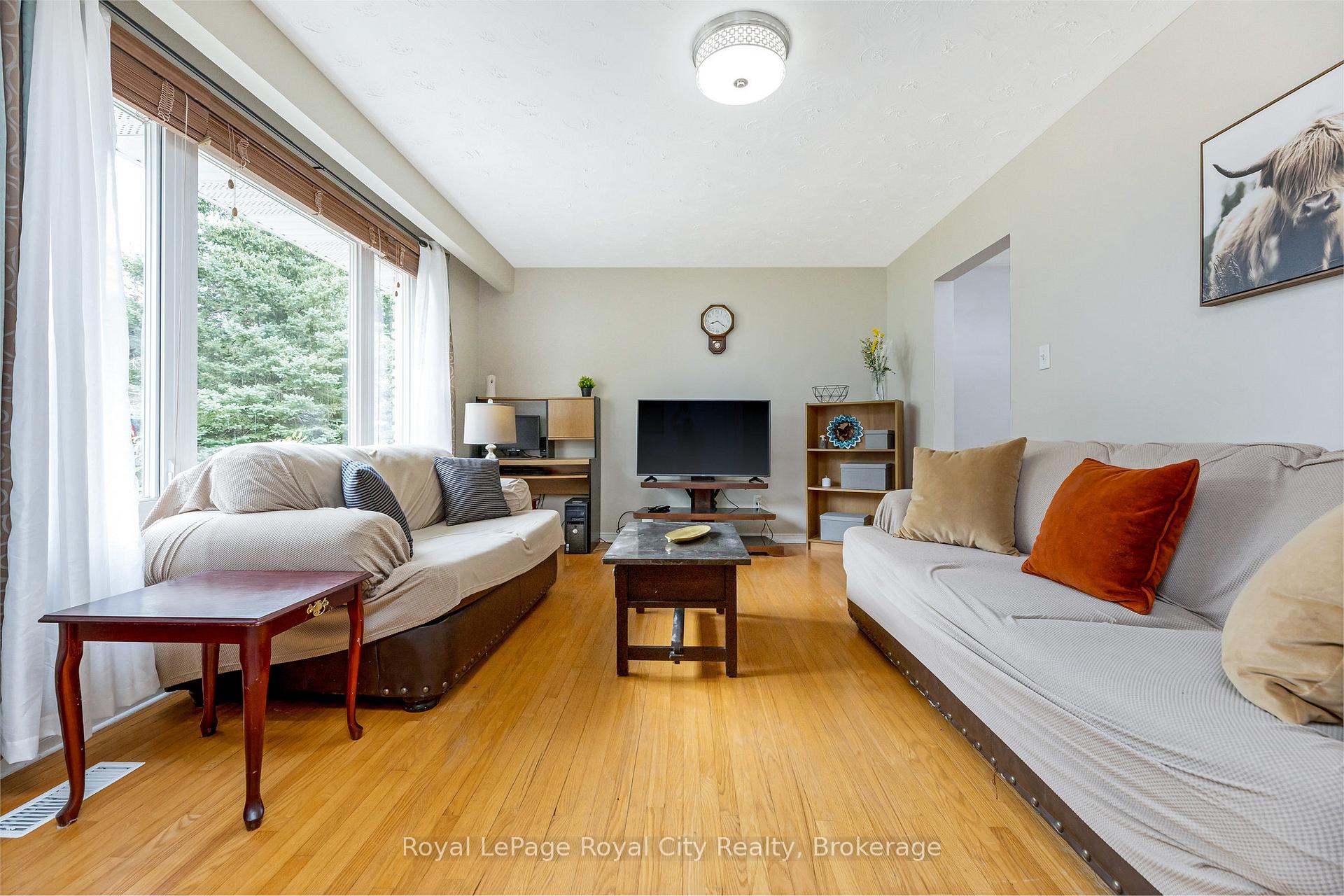 Photo 9 of 38 Algoma Drive, Guelph, Victoria North — HOMEH