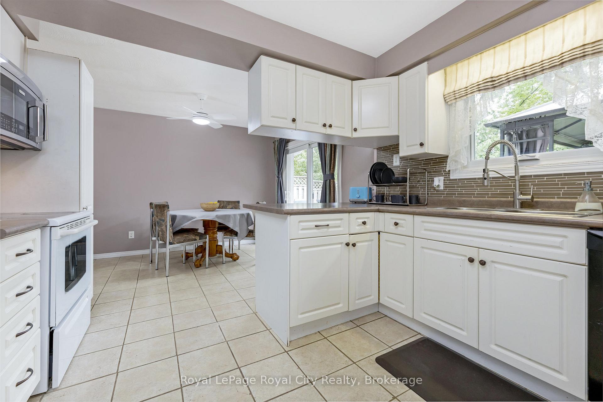 Photo 13 of 38 Algoma Drive, Guelph, Victoria North — HOMEH