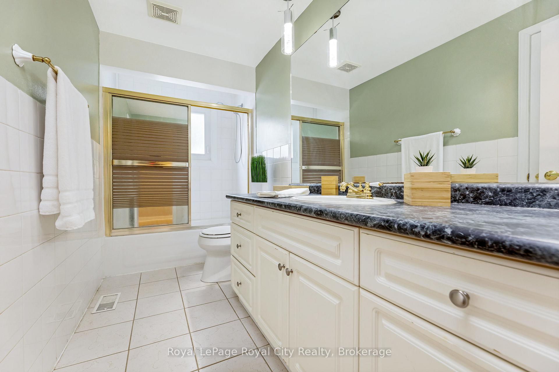 Photo 18 of 38 Algoma Drive, Guelph, Victoria North — HOMEH