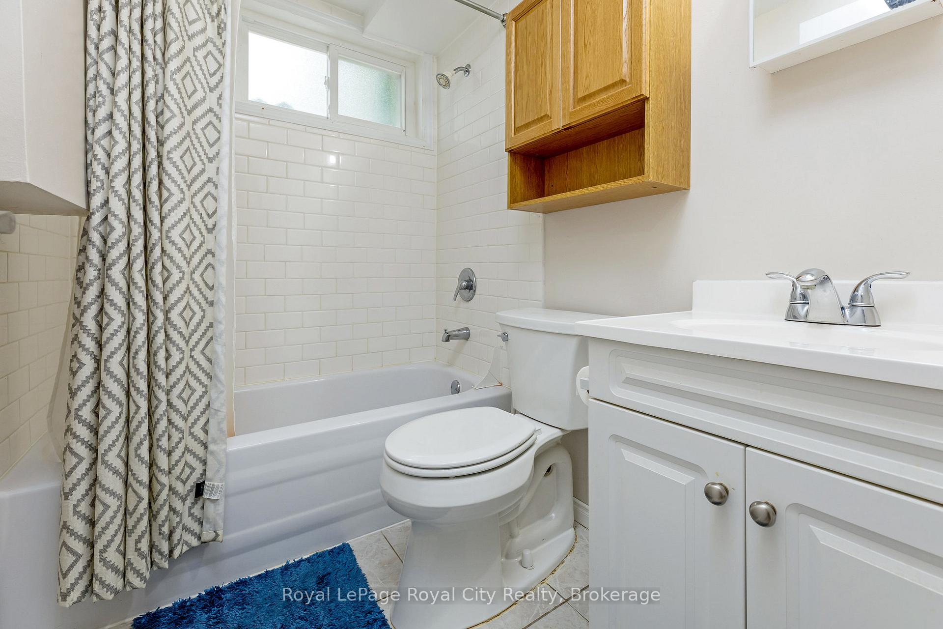 Photo 23 of 38 Algoma Drive, Guelph, Victoria North — HOMEH