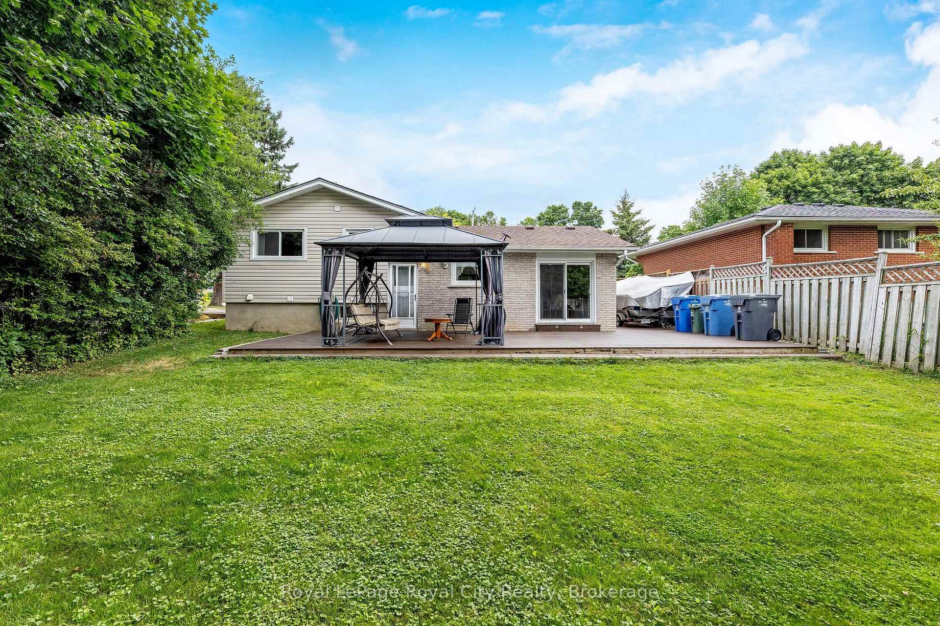 Photo 28 of 38 Algoma Drive, Guelph, Victoria North — HOMEH