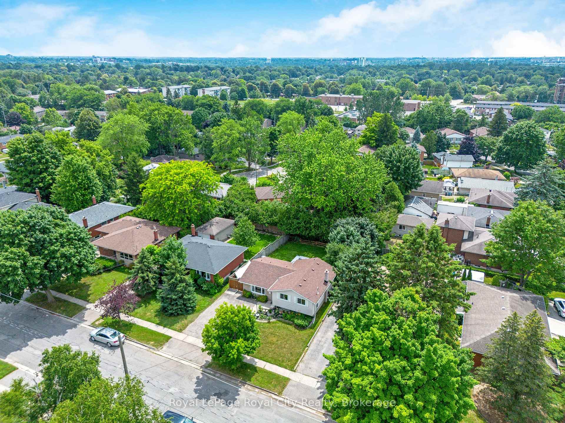 Photo 31 of 38 Algoma Drive, Guelph, Victoria North — HOMEH