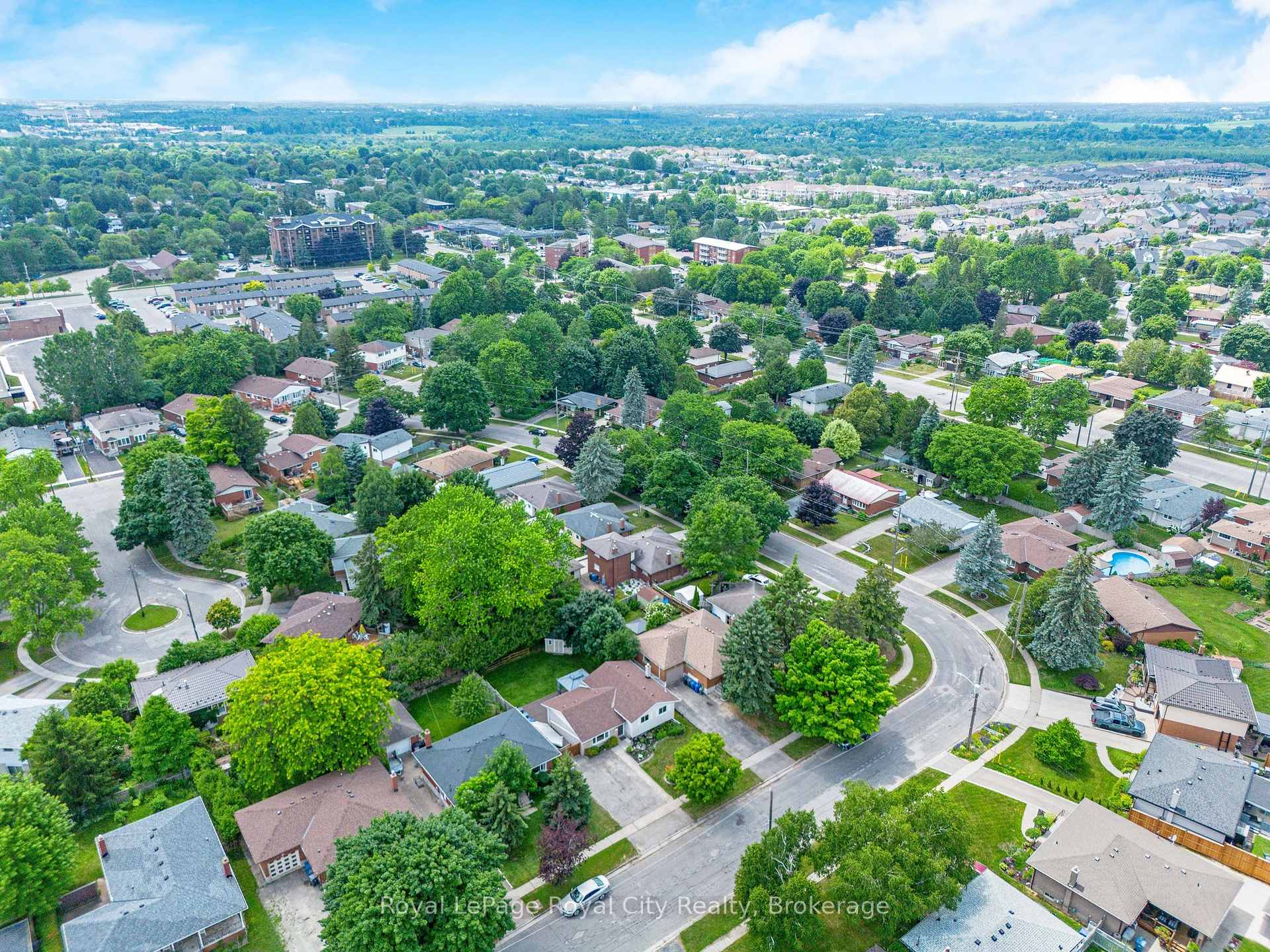 Photo 33 of 38 Algoma Drive, Guelph, Victoria North — HOMEH