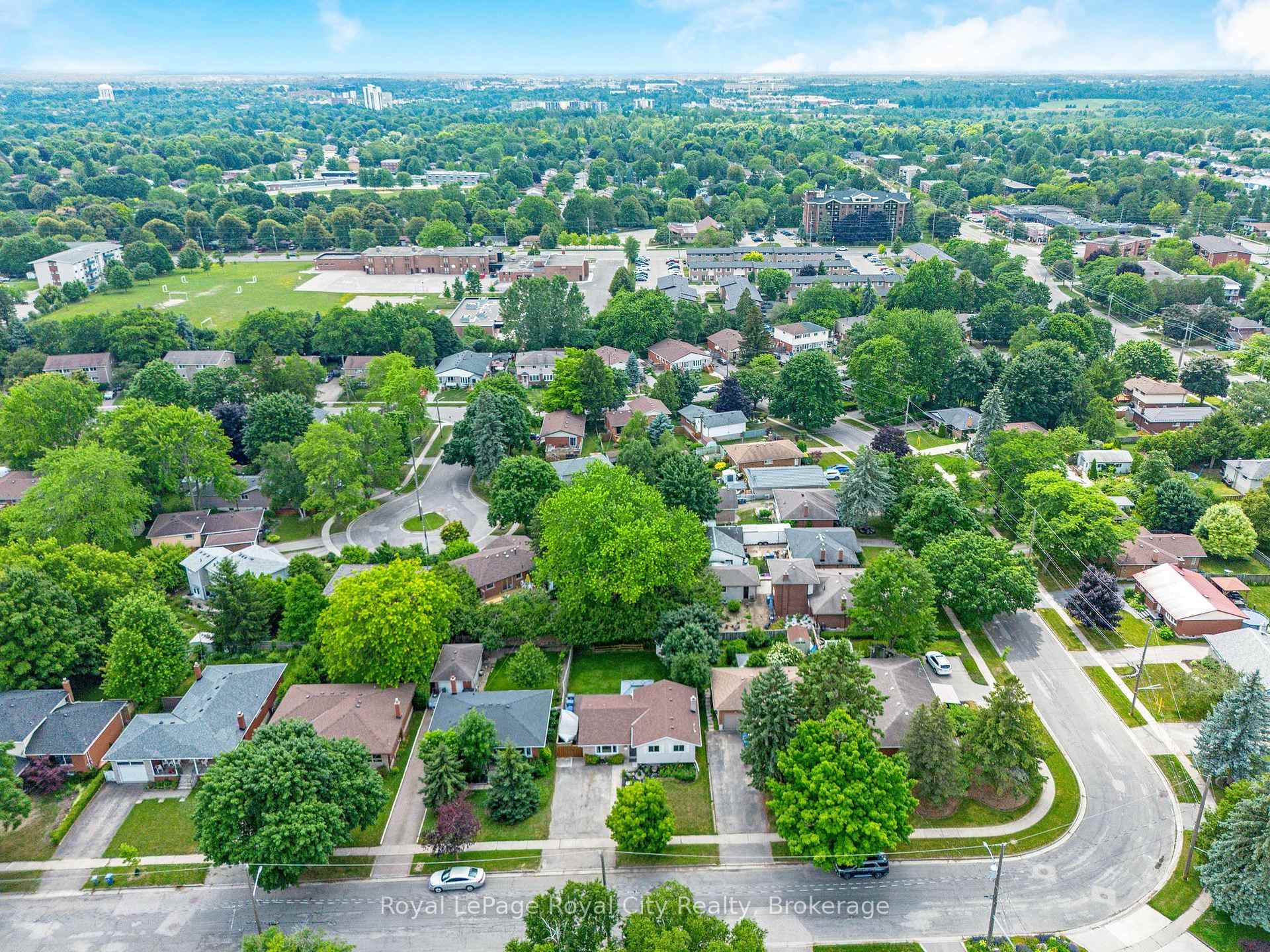 Photo 34 of 38 Algoma Drive, Guelph, Victoria North — HOMEH