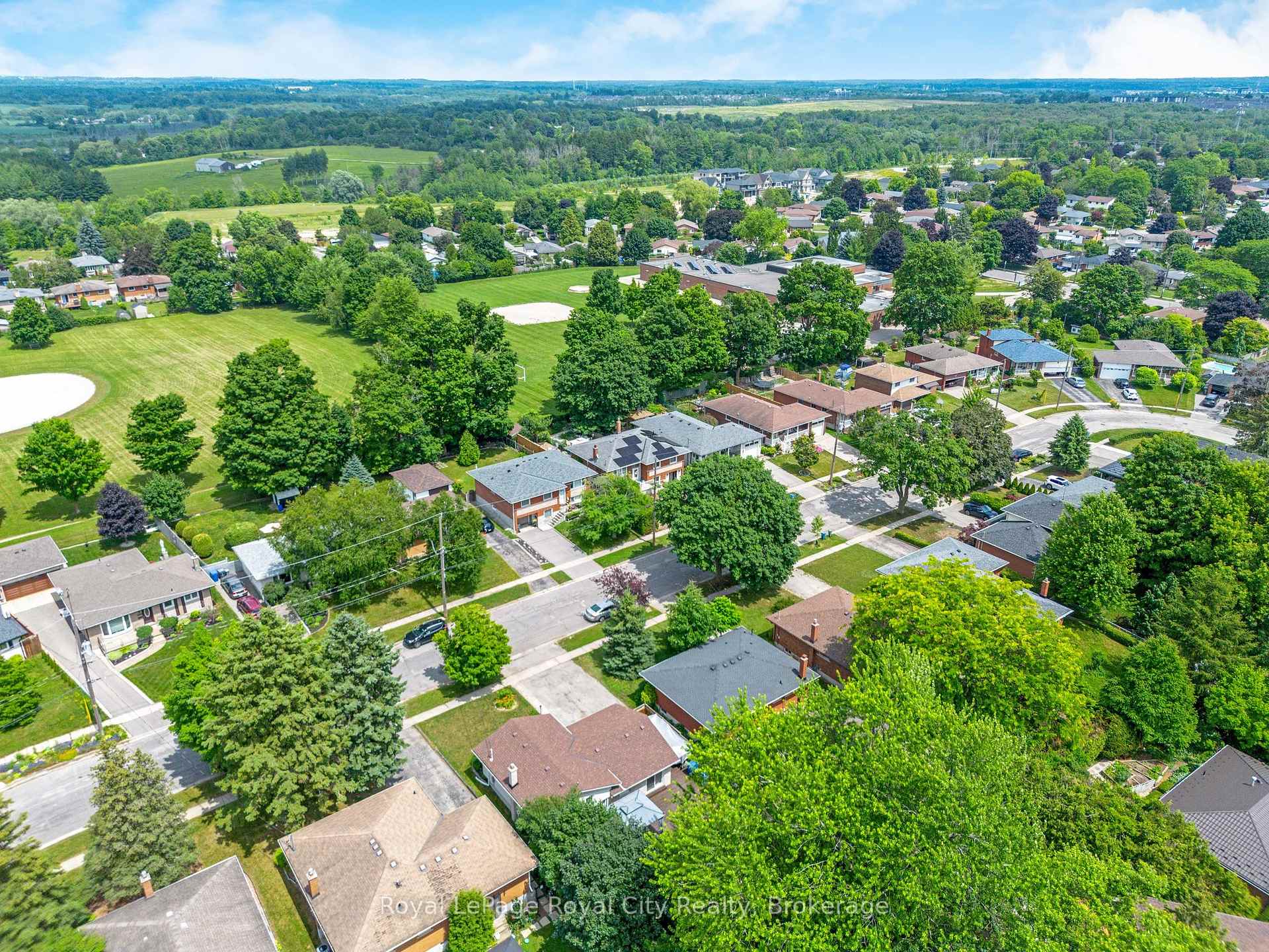 Photo 35 of 38 Algoma Drive, Guelph, Victoria North — HOMEH