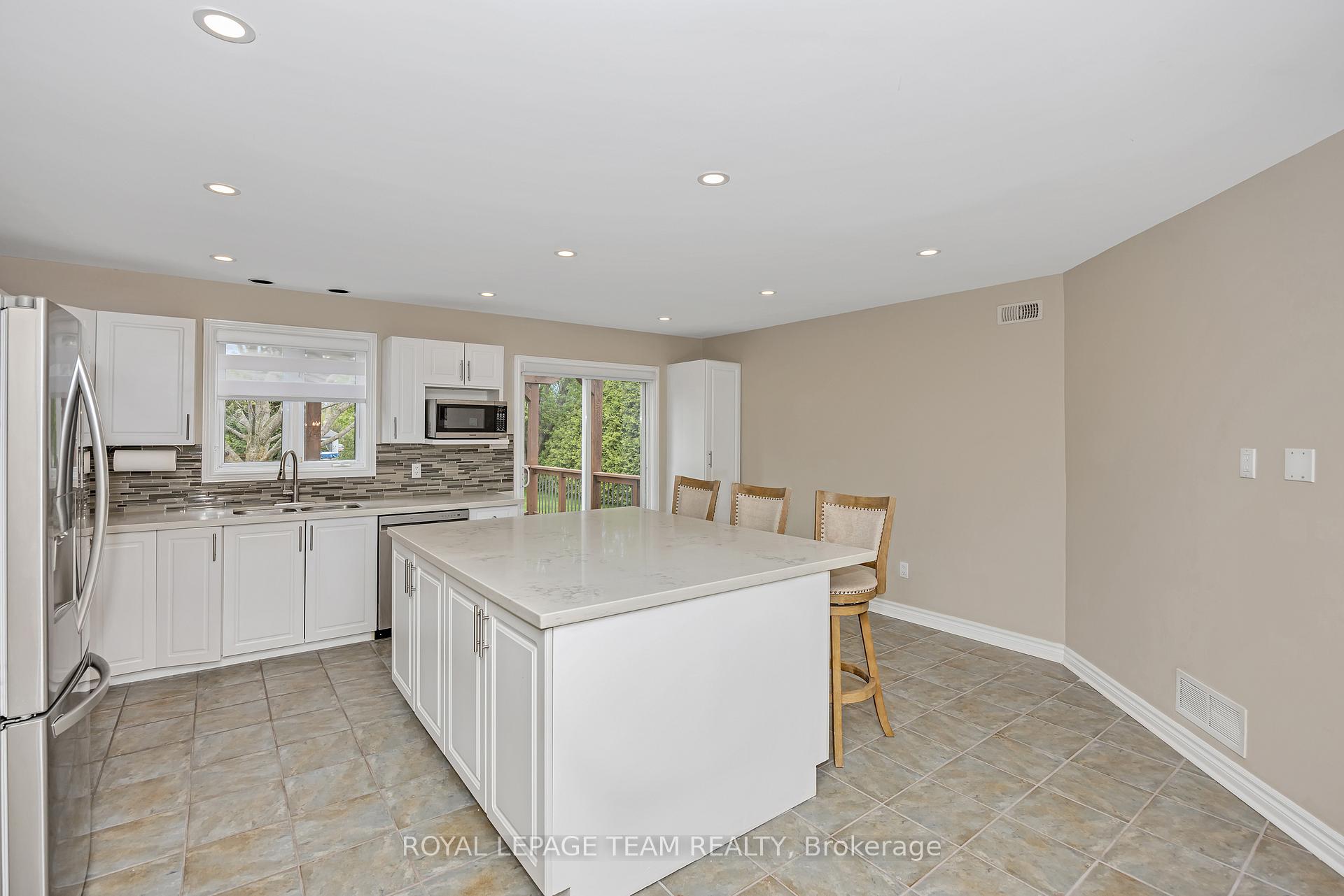 Photo 12 of 6701 Tommary Drive, Ottawa, Greely — HOMEH