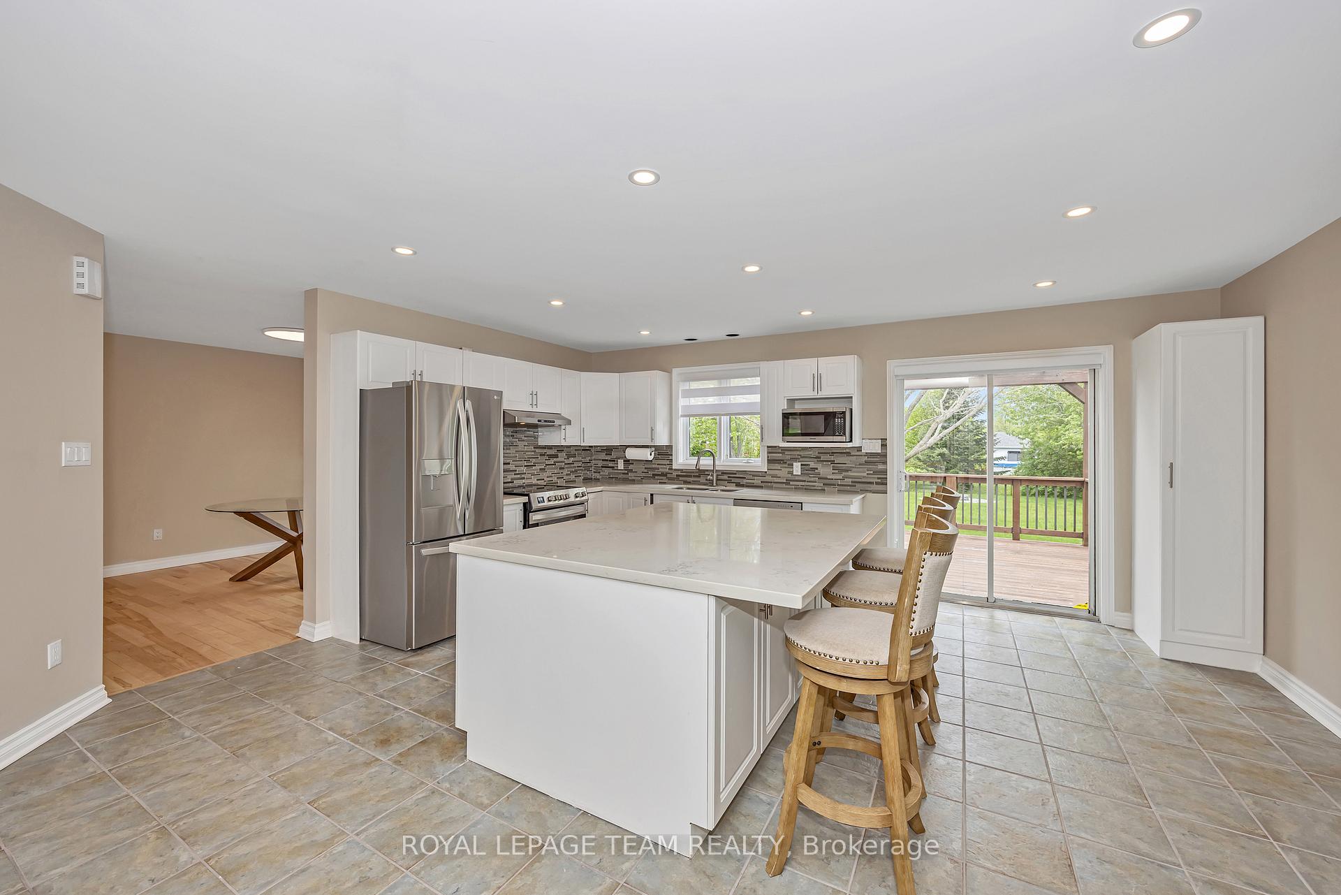 Photo 13 of 6701 Tommary Drive, Ottawa, Greely — HOMEH