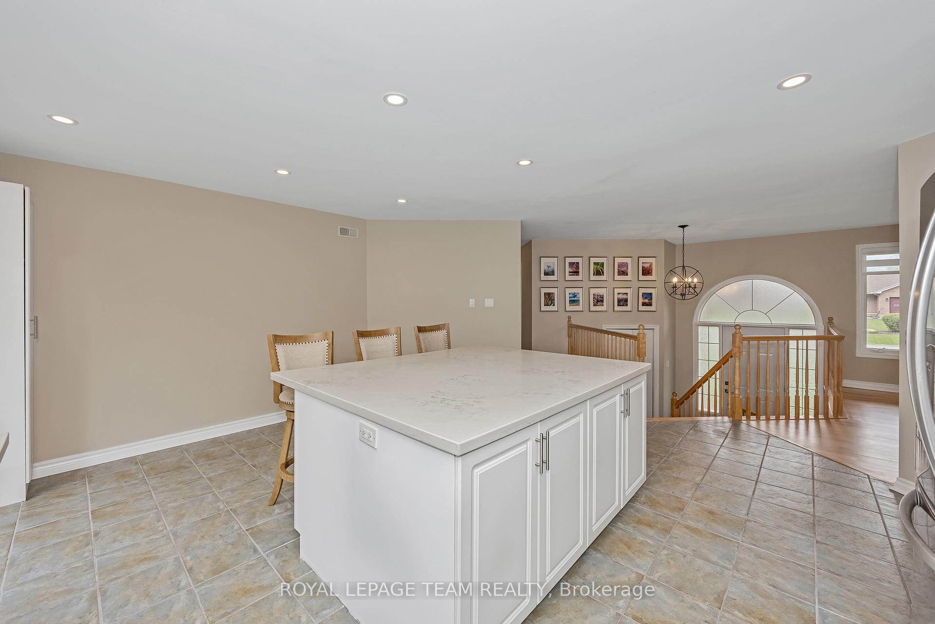 Photo 14 of 6701 Tommary Drive, Ottawa, Greely — HOMEH