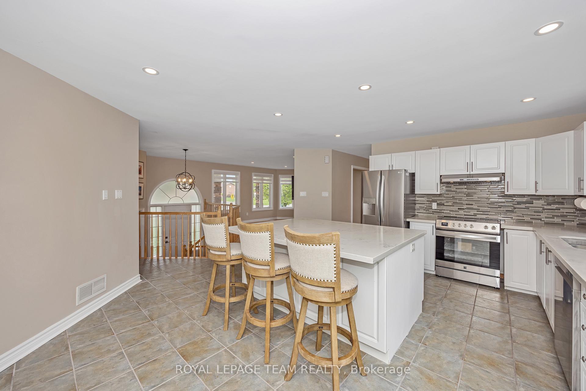Photo 15 of 6701 Tommary Drive, Ottawa, Greely — HOMEH