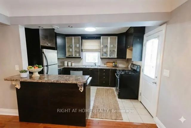 Photo 3 of 600 Fennell Avenue E, Hamilton, Burkholme — HOMEH