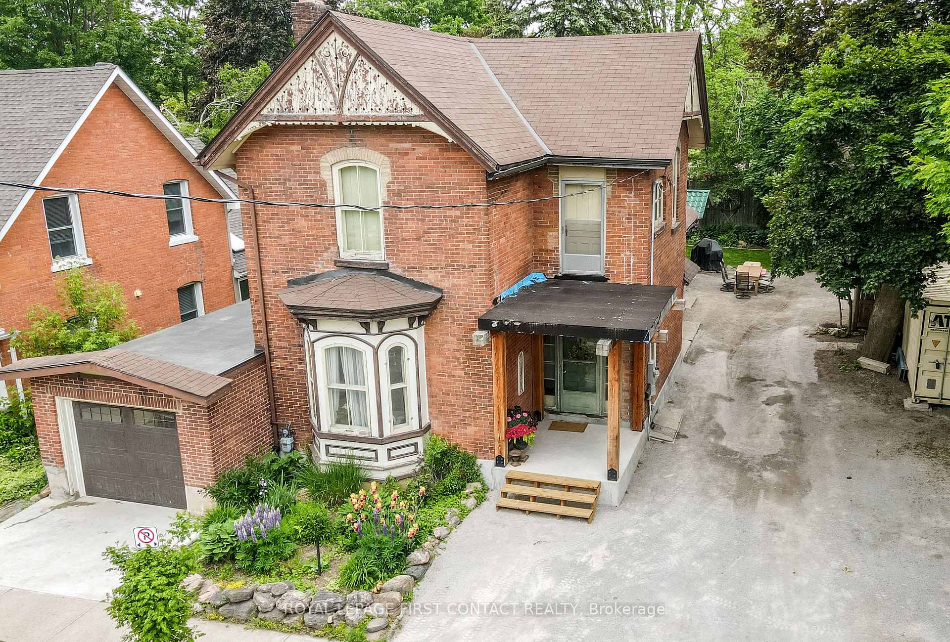 Front of 121 Mulcaster Street