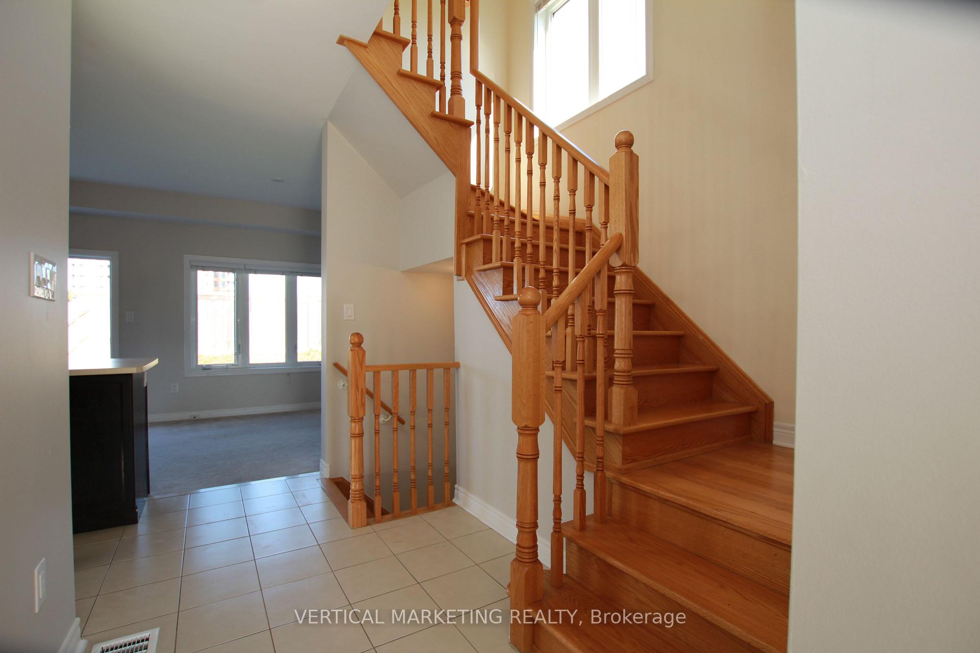 Photo 2 of 72 Pearcey Crescent, Barrie, West Bayfield — HOMEH