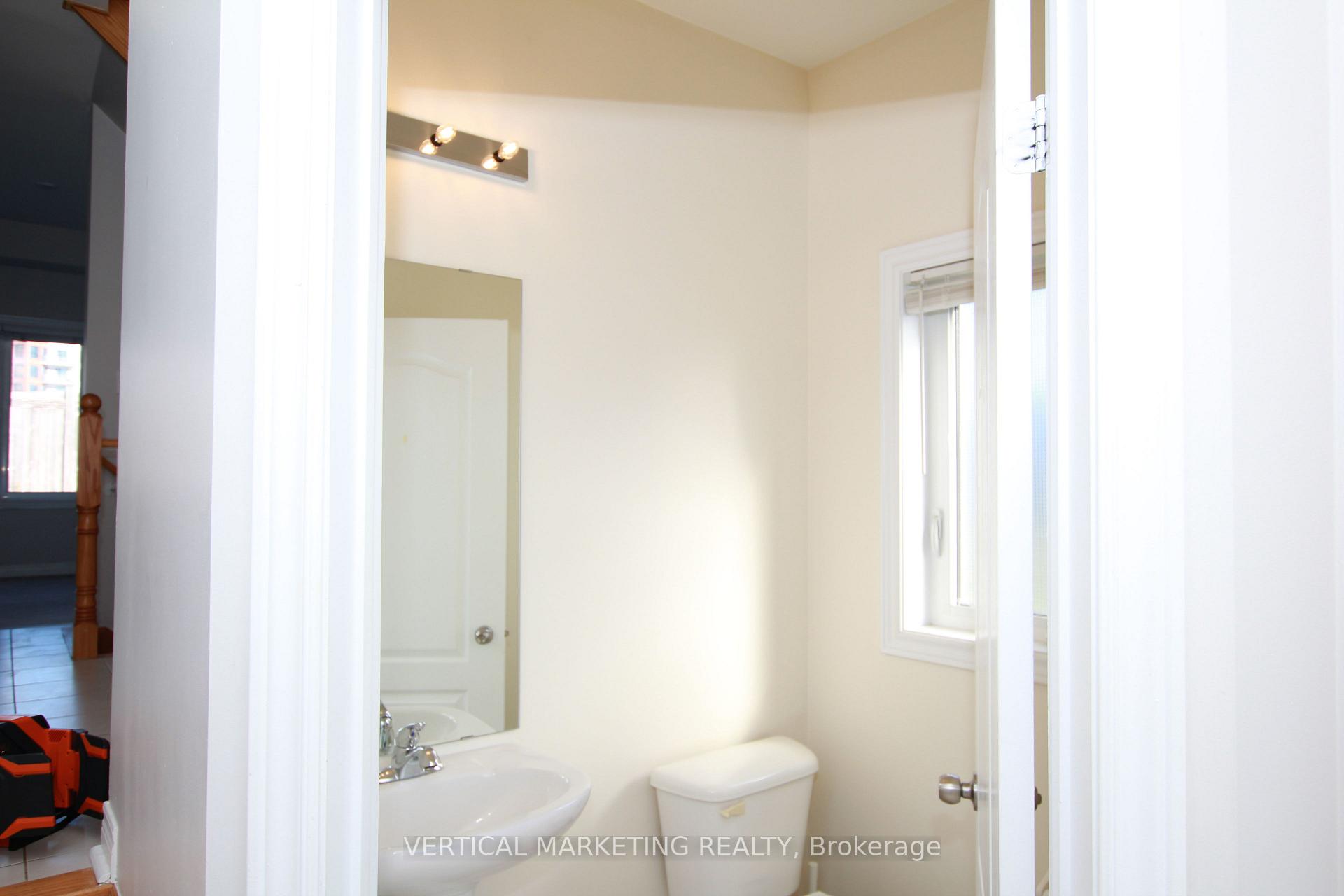 Photo 7 of 72 Pearcey Crescent, Barrie, West Bayfield — HOMEH