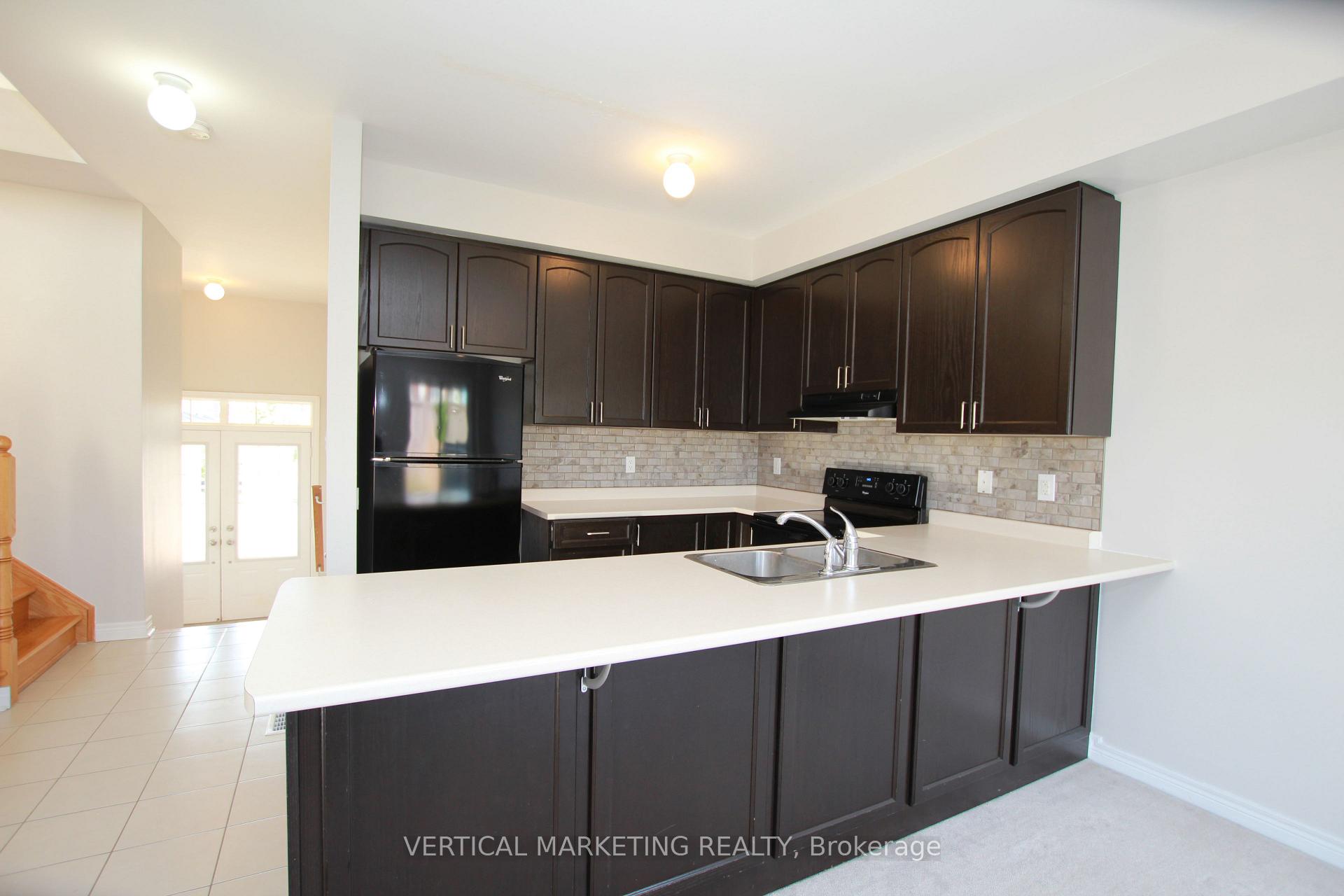 Photo 8 of 72 Pearcey Crescent, Barrie, West Bayfield — HOMEH