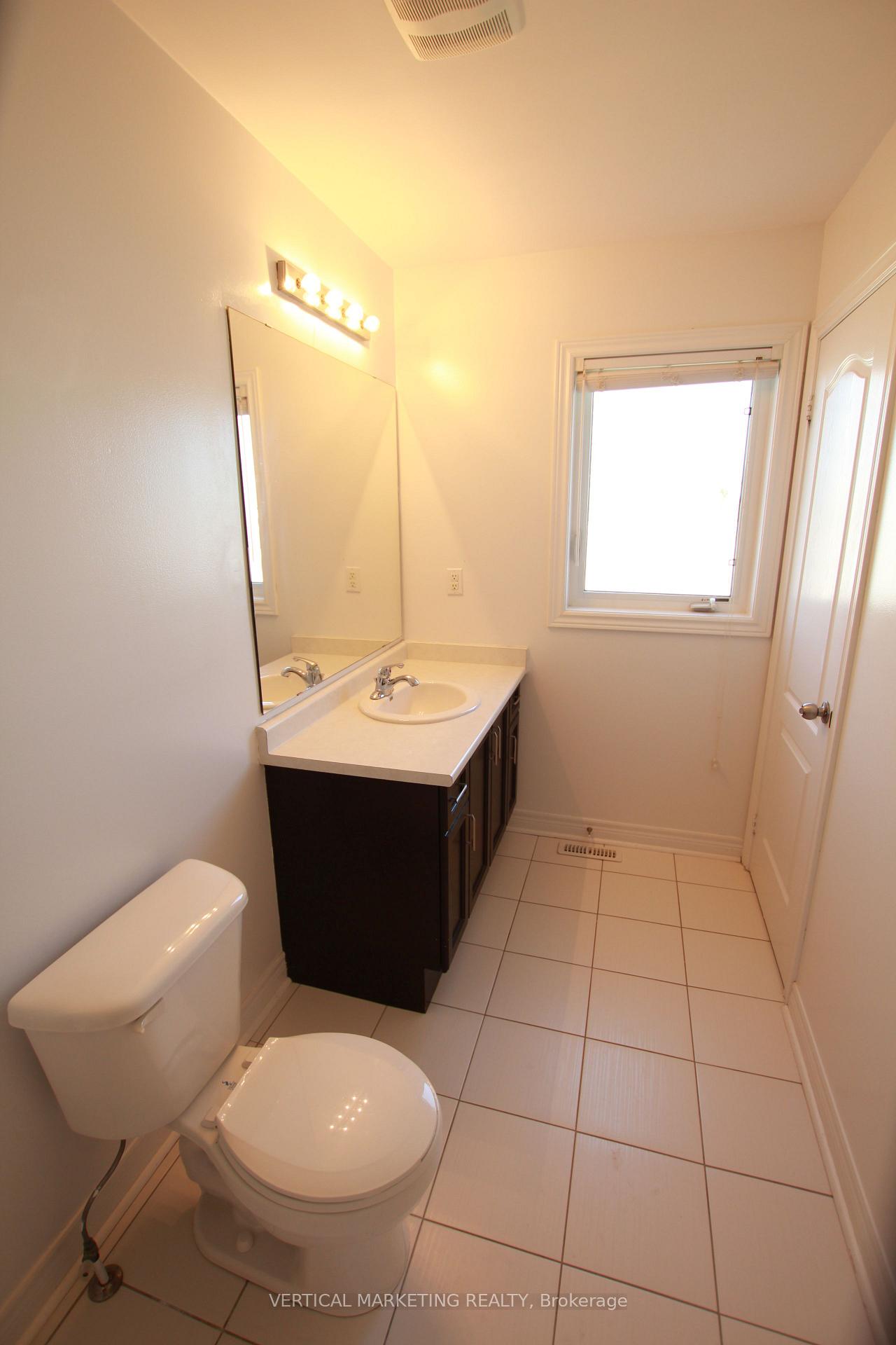 Photo 13 of 72 Pearcey Crescent, Barrie, West Bayfield — HOMEH