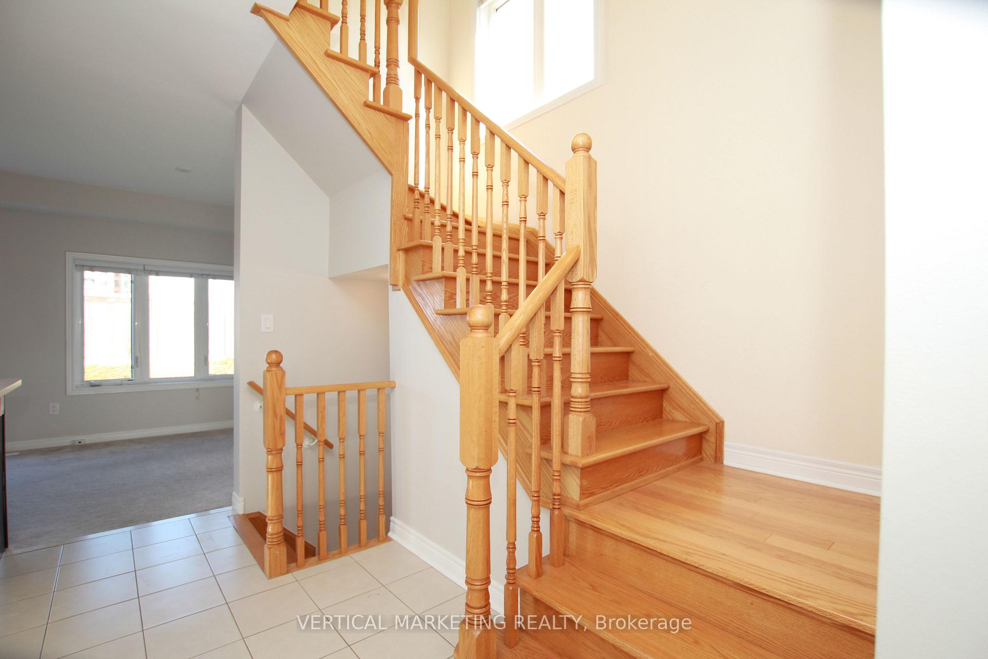 Photo 14 of 72 Pearcey Crescent, Barrie, West Bayfield — HOMEH